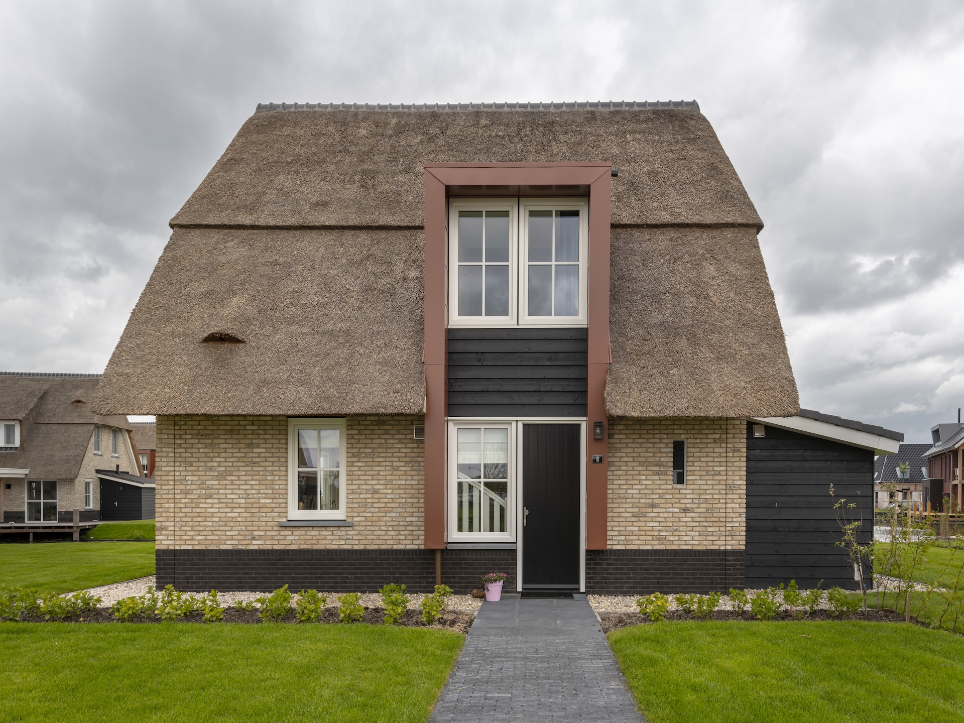 Luxe watervilla met privésauna en eigen steiger aan het Tjeukemeer - foto 8