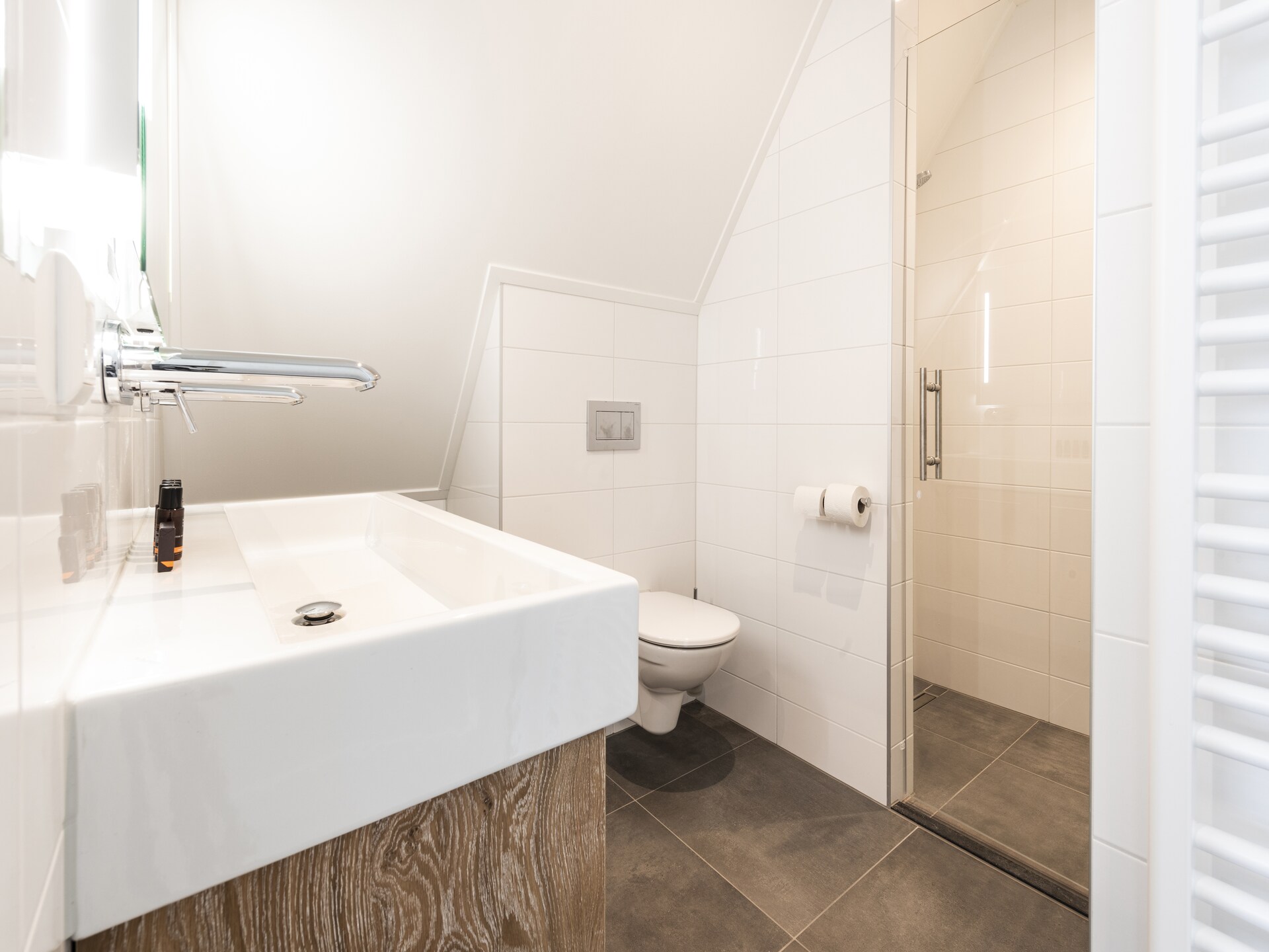 Luxe watervilla met privésauna en eigen steiger aan het Tjeukemeer - foto 19