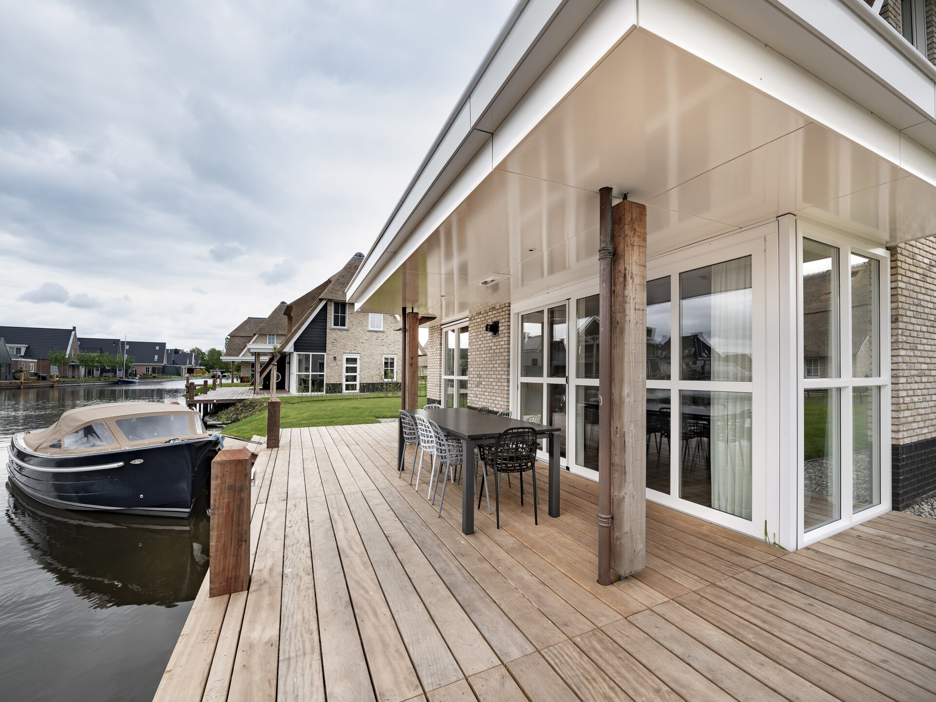 Luxe watervilla met privésauna en eigen steiger aan het Tjeukemeer - foto 20