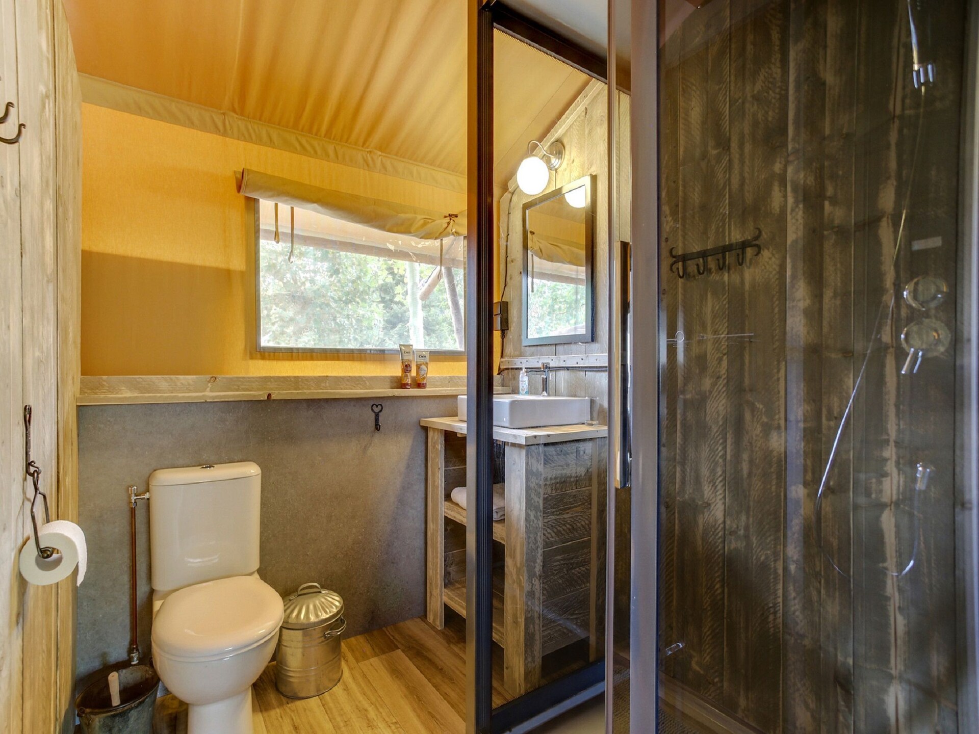 Glamping tentlodge op Vakantiepark Sandberghe met huisdieren welkom - foto 12