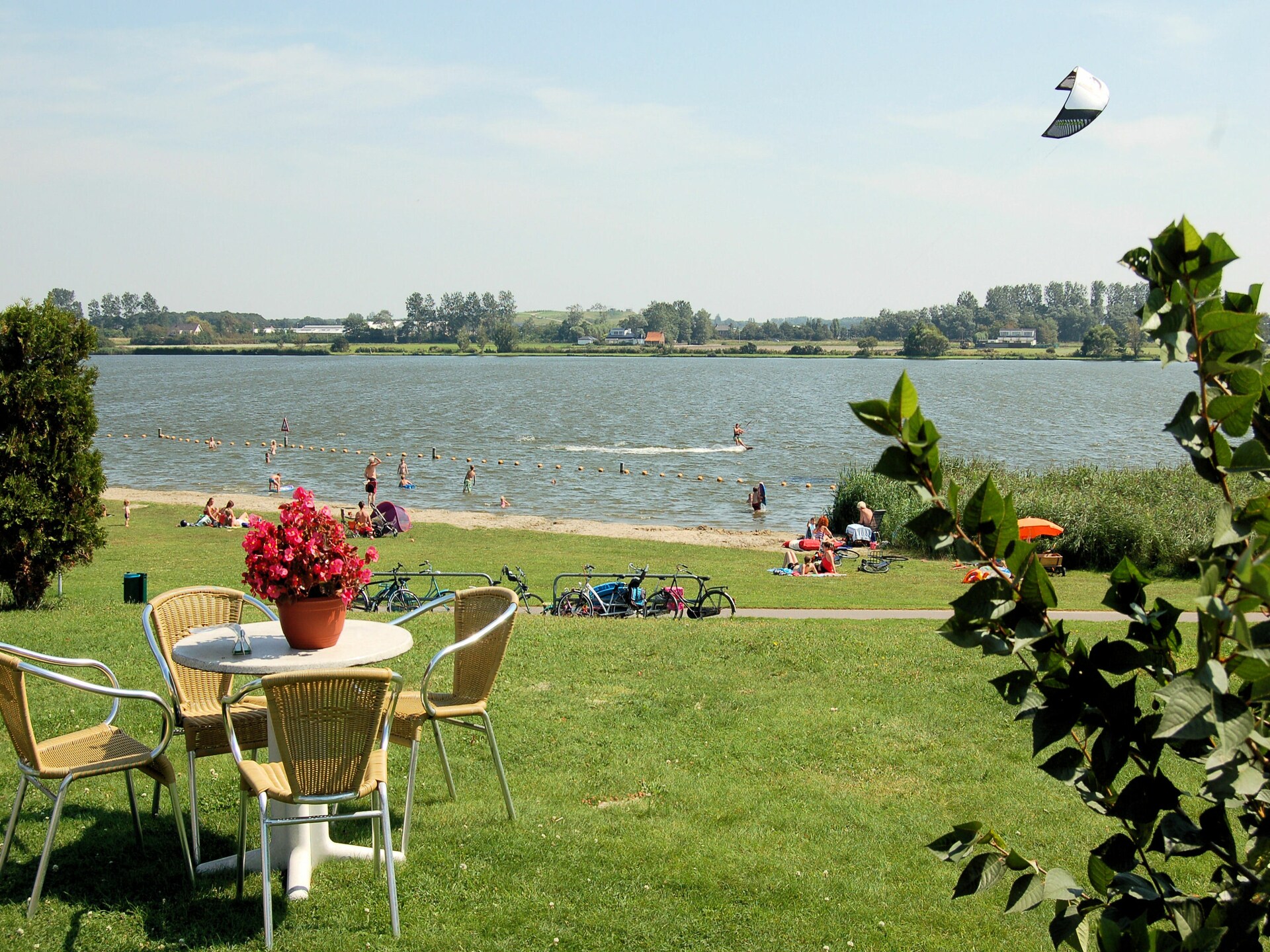 Vrijstaande bungalow bij Noordzeestrand en recreatiemeer in Noordwijkerhout - foto 24