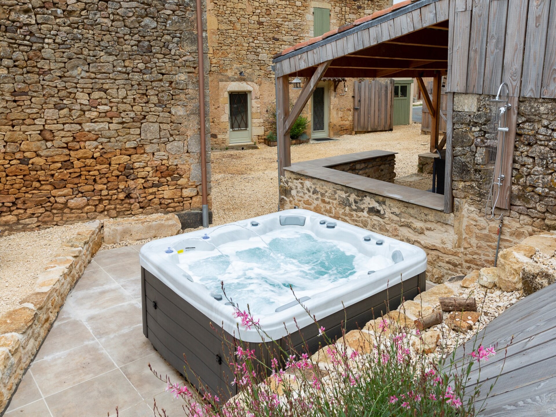Landelijk vakantiehuis met bubbelbad en tuin nabij Loubejac - foto 21
