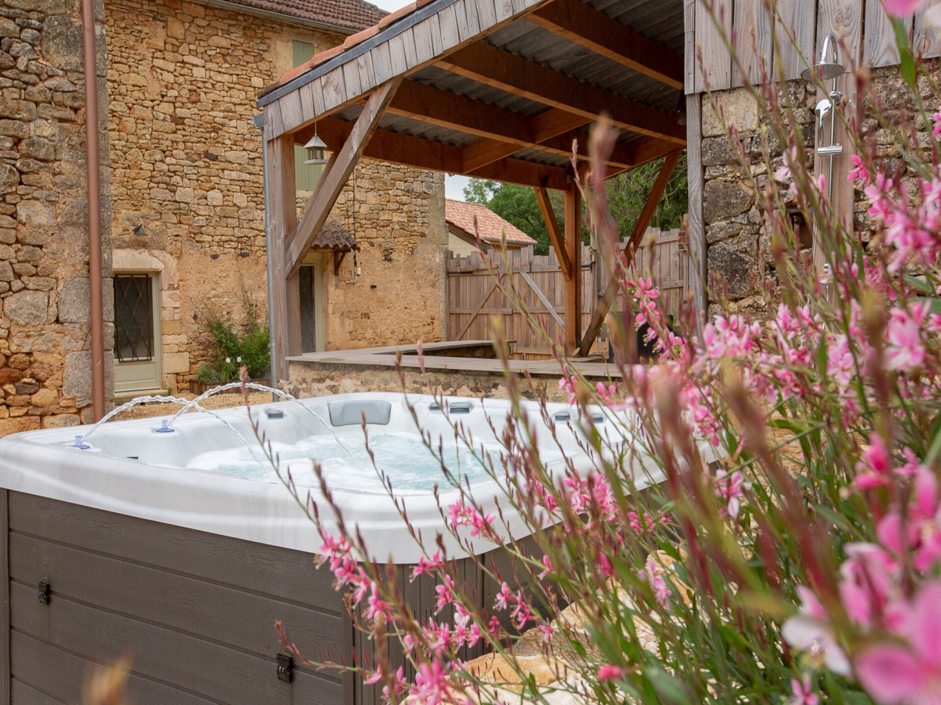 Landelijk vakantiehuis met bubbelbad en tuin nabij Loubejac - foto 39