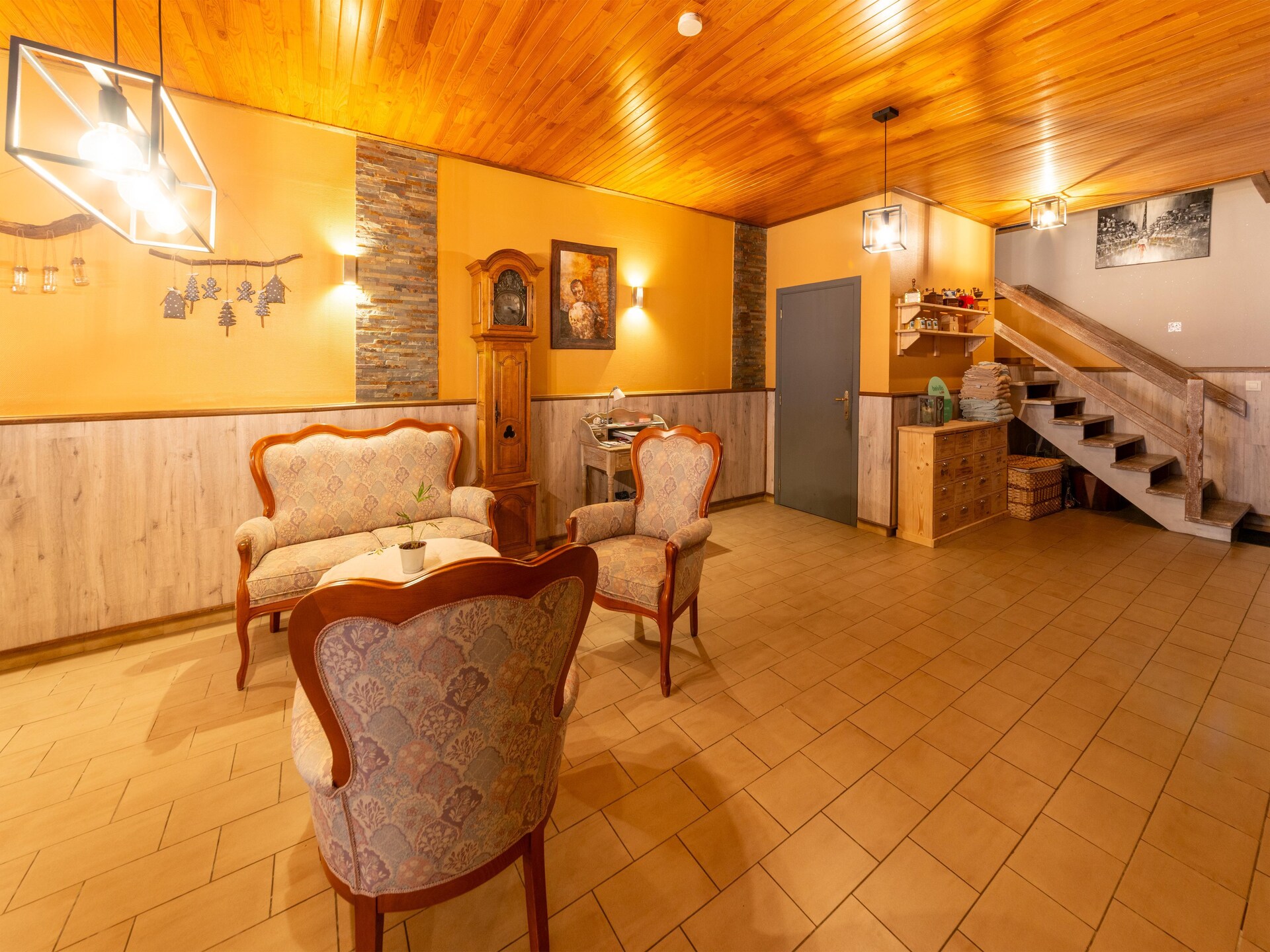 8-persoons villa met bubbelbad en pelletkachel in Florenville - foto 11