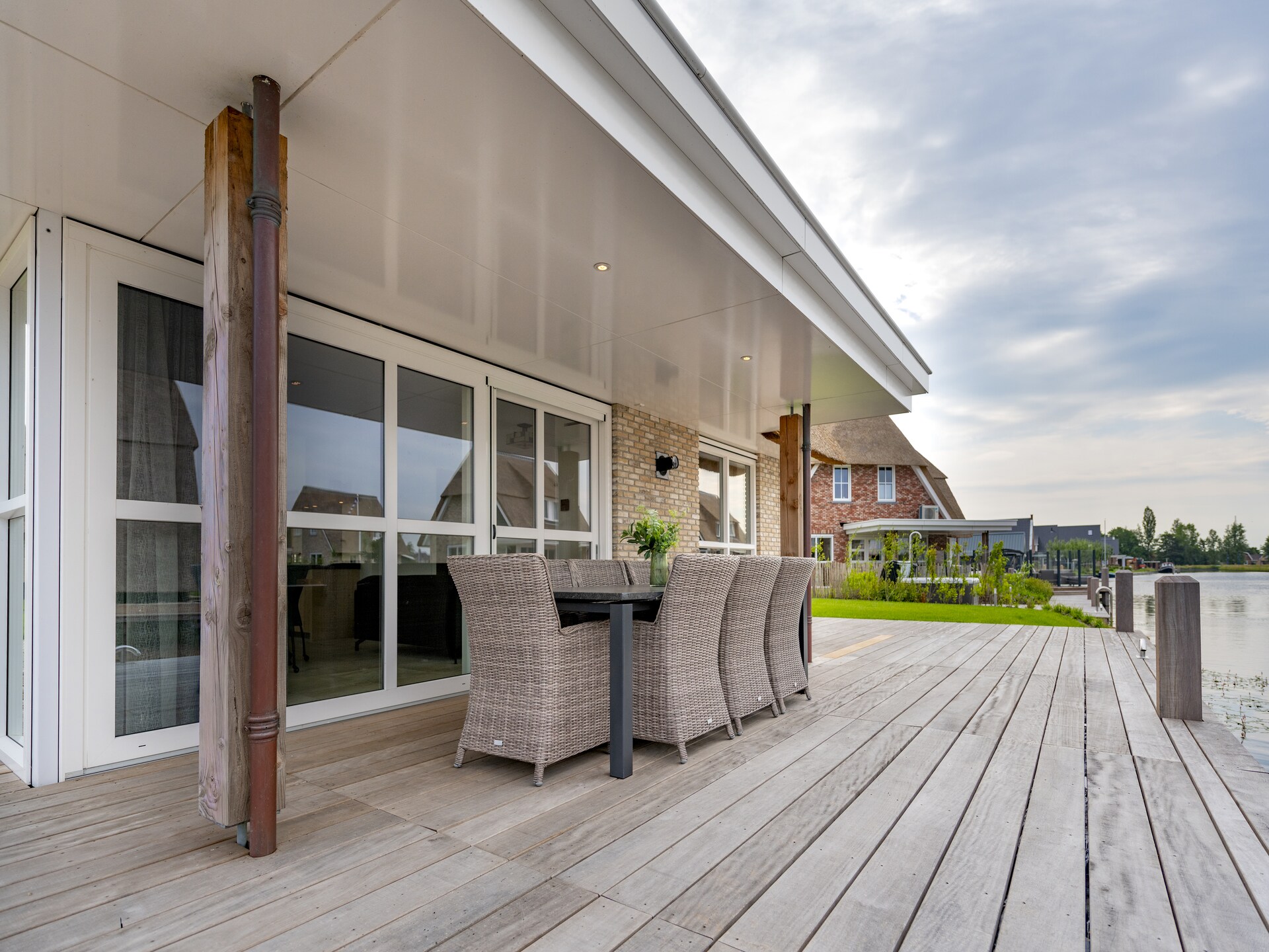 Luxe villa aan het water met privésauna en eigen steiger in Friese Meren - foto 14