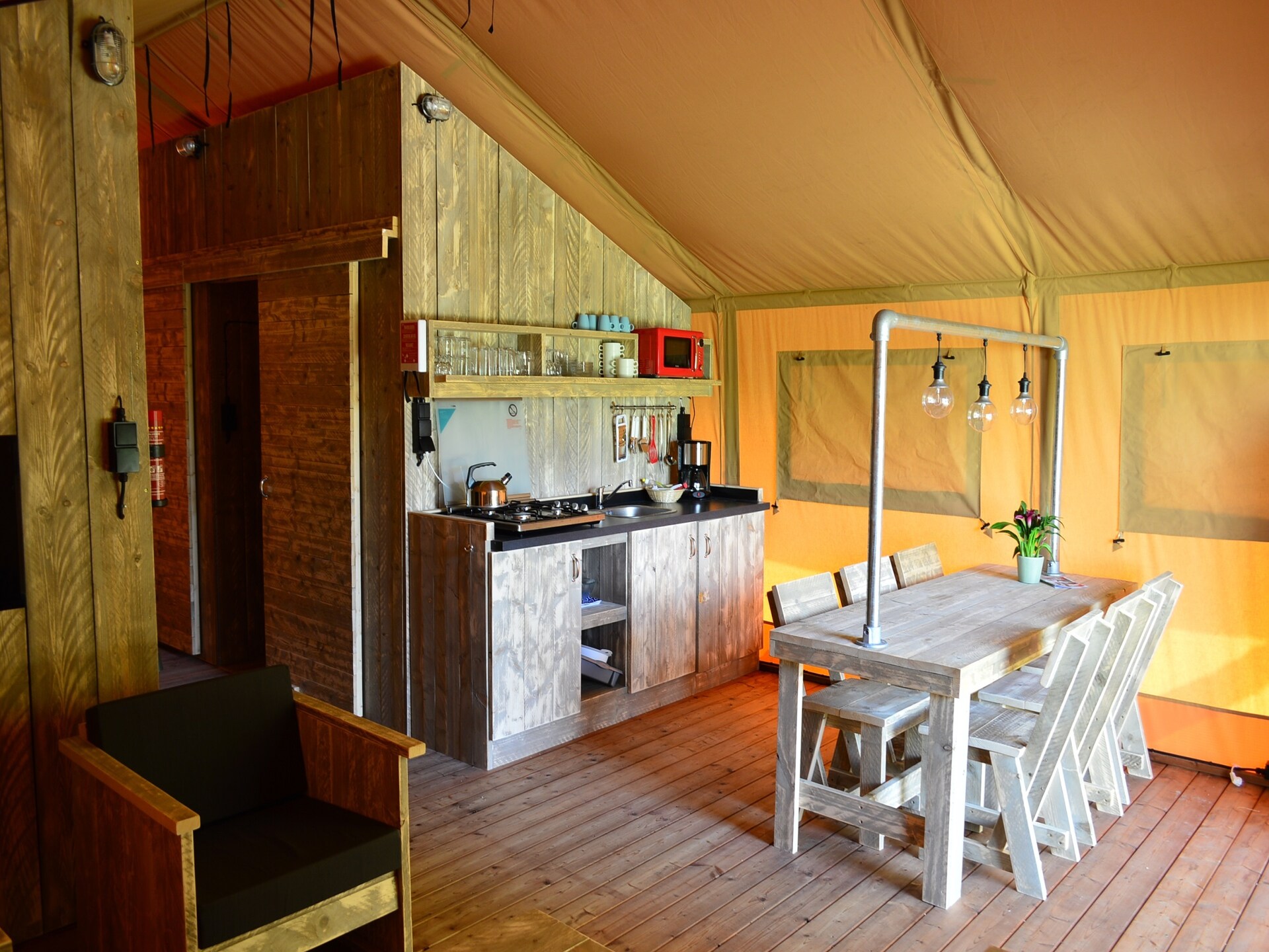 Safaritent Vlugtenburg Beach: luxe kamperen aan de Zuid-Hollandse kust - foto 2