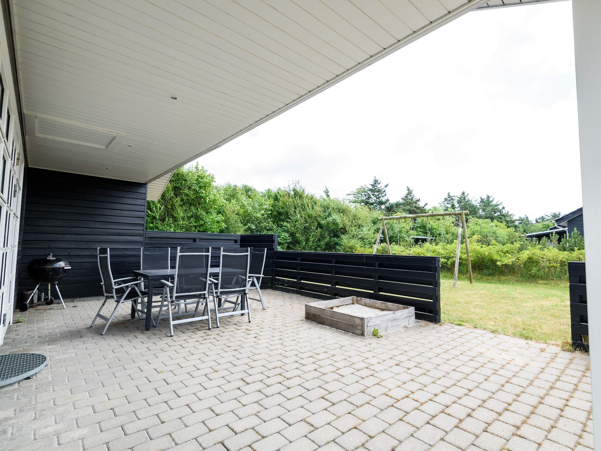 Licht houten vakantiehuis op 700 meter van strand in Tarm - foto 34
