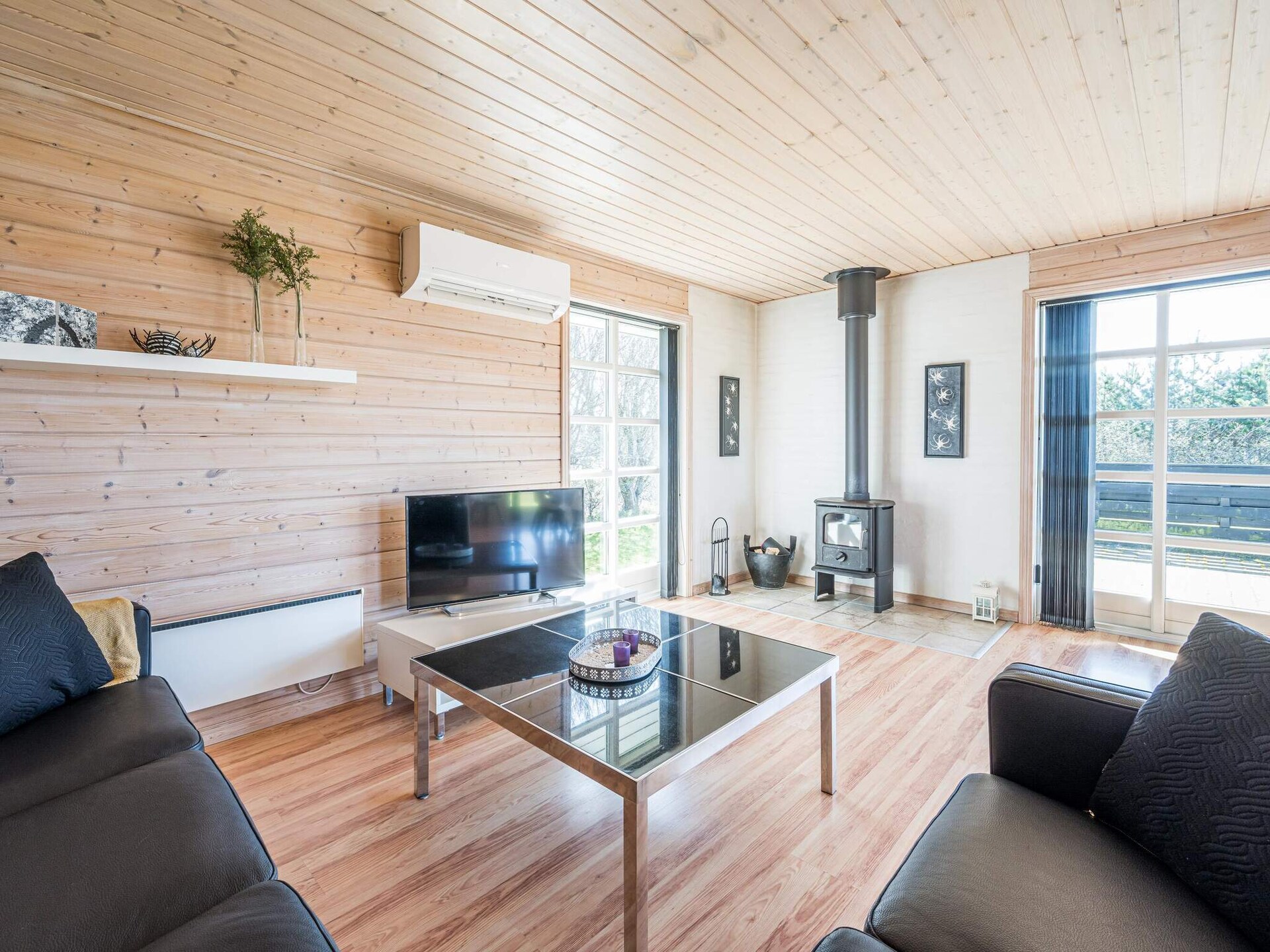 Licht houten vakantiehuis op 700 meter van strand in Tarm - foto 18