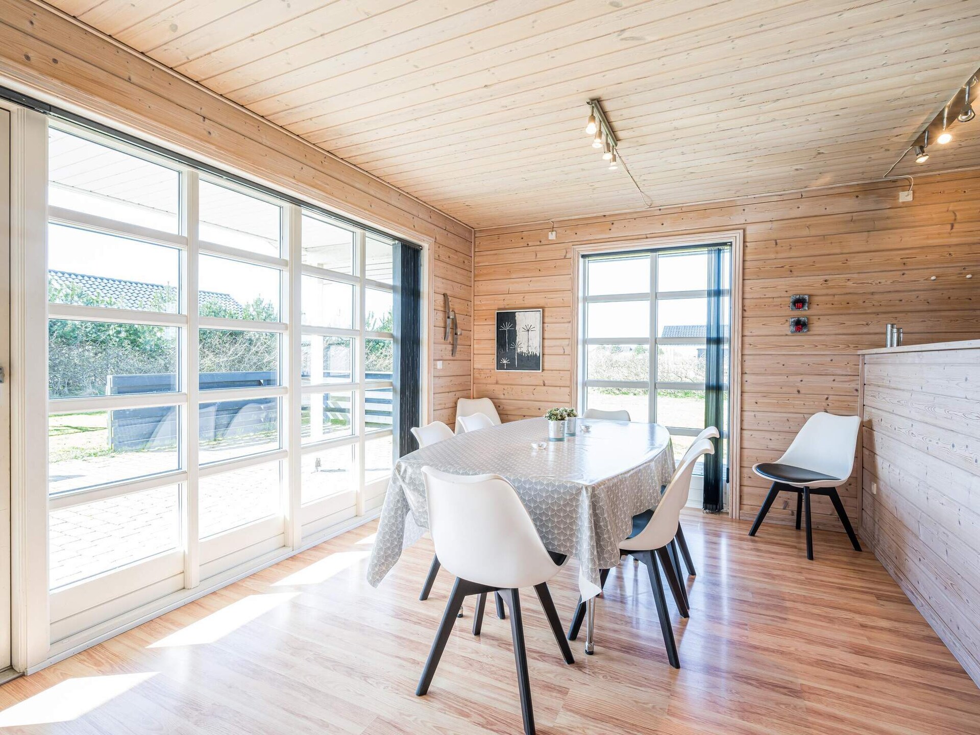 Licht houten vakantiehuis op 700 meter van strand in Tarm - foto 23