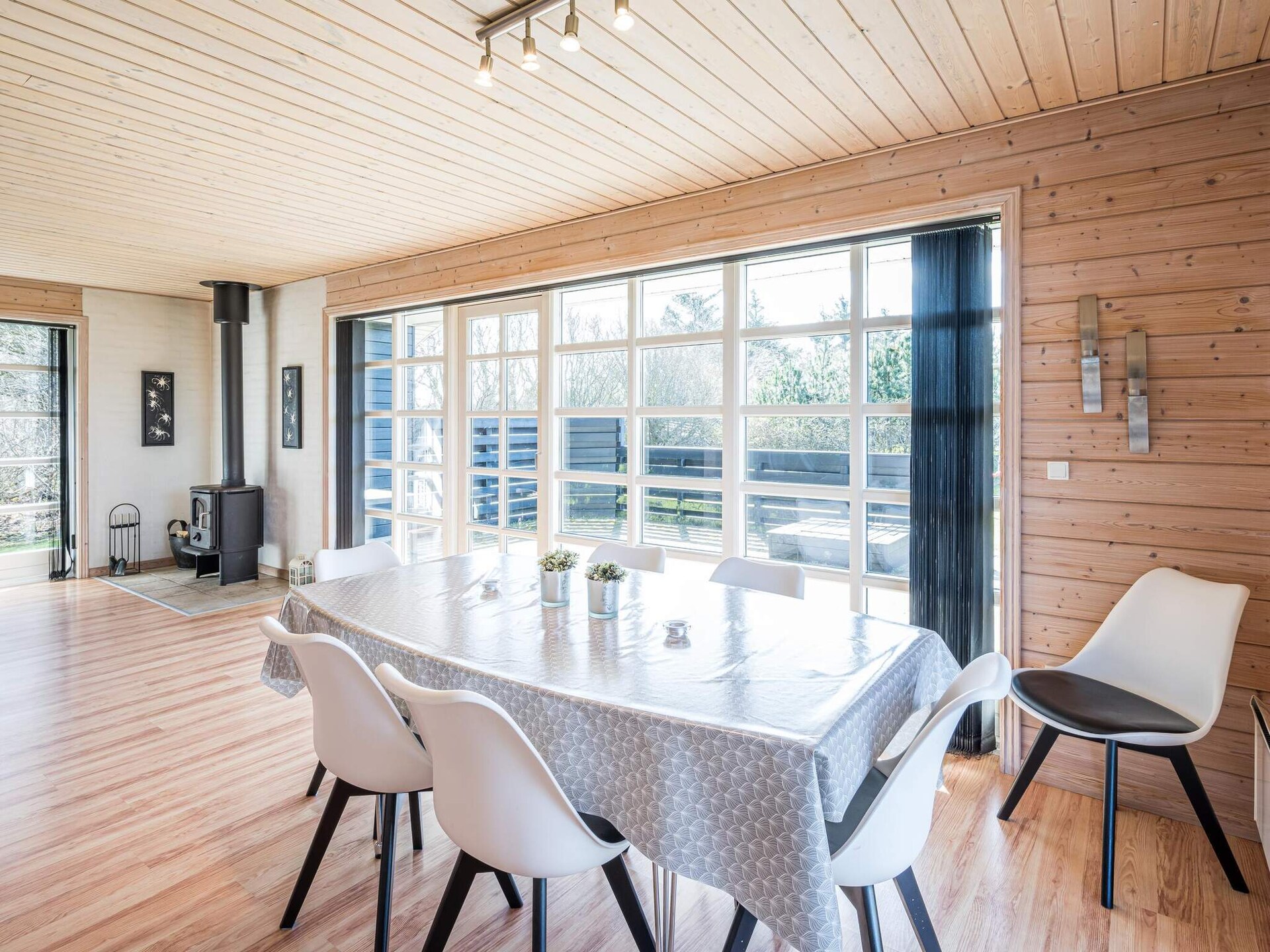 Licht houten vakantiehuis op 700 meter van strand in Tarm - foto 24
