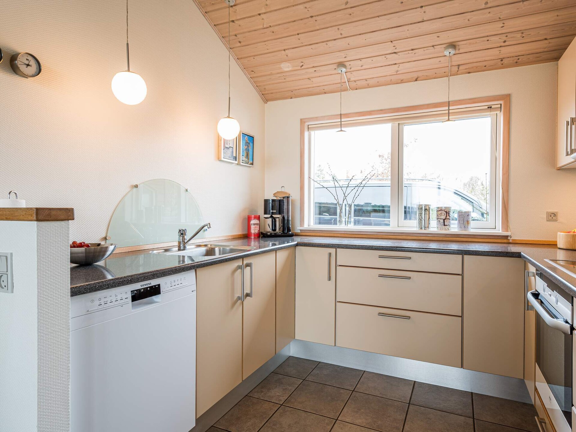 Licht vakantiehuis met sauna en whirlpool op 600m van het strand in Tarm - foto 29