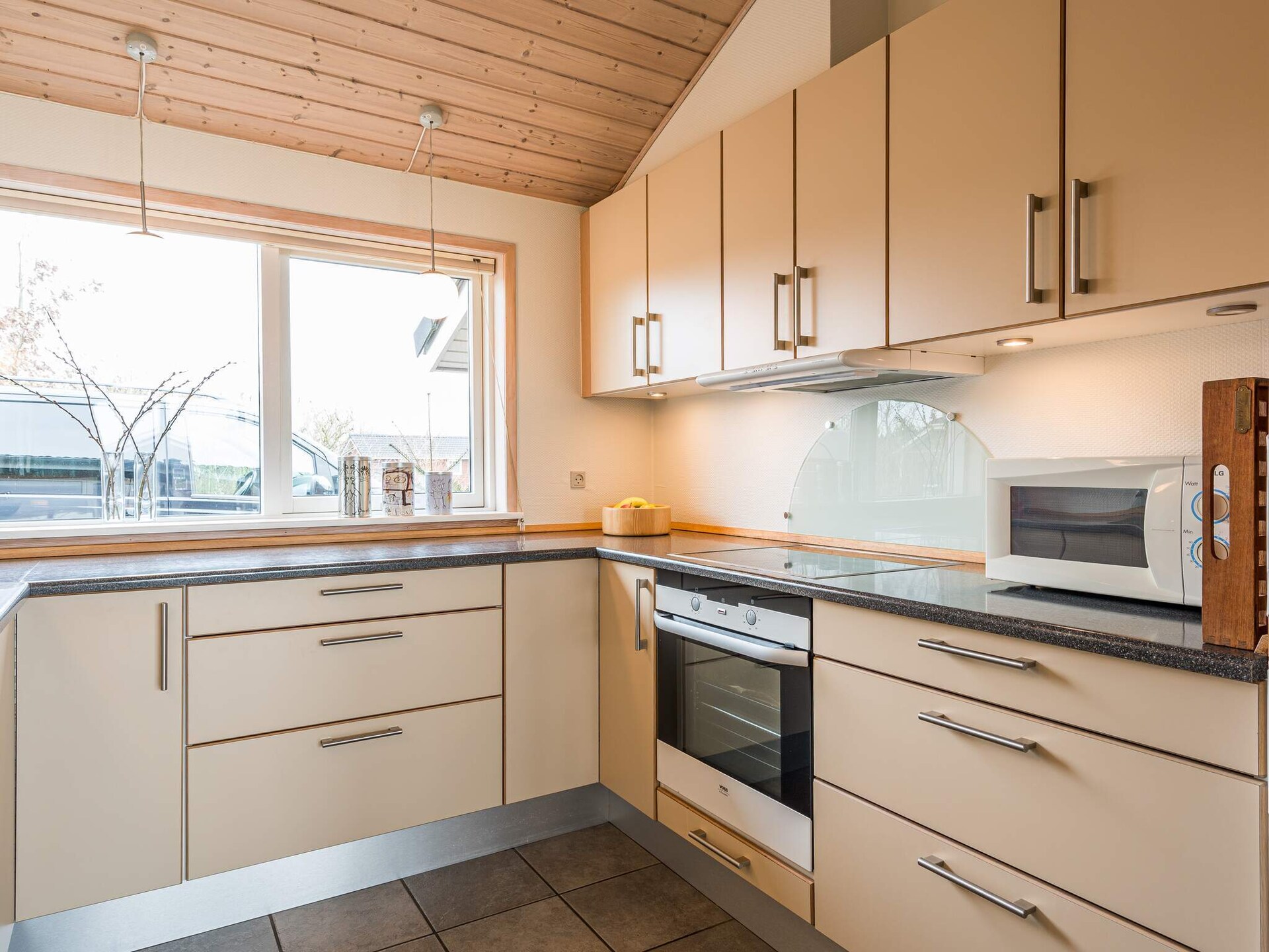 Licht vakantiehuis met sauna en whirlpool op 600m van het strand in Tarm - foto 30