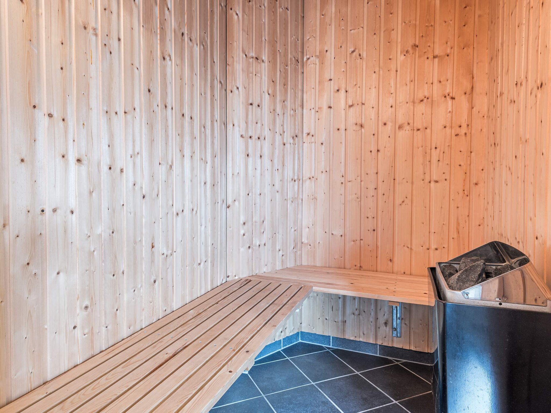 Licht vakantiehuis met sauna en whirlpool op 600m van het strand in Tarm - foto 37