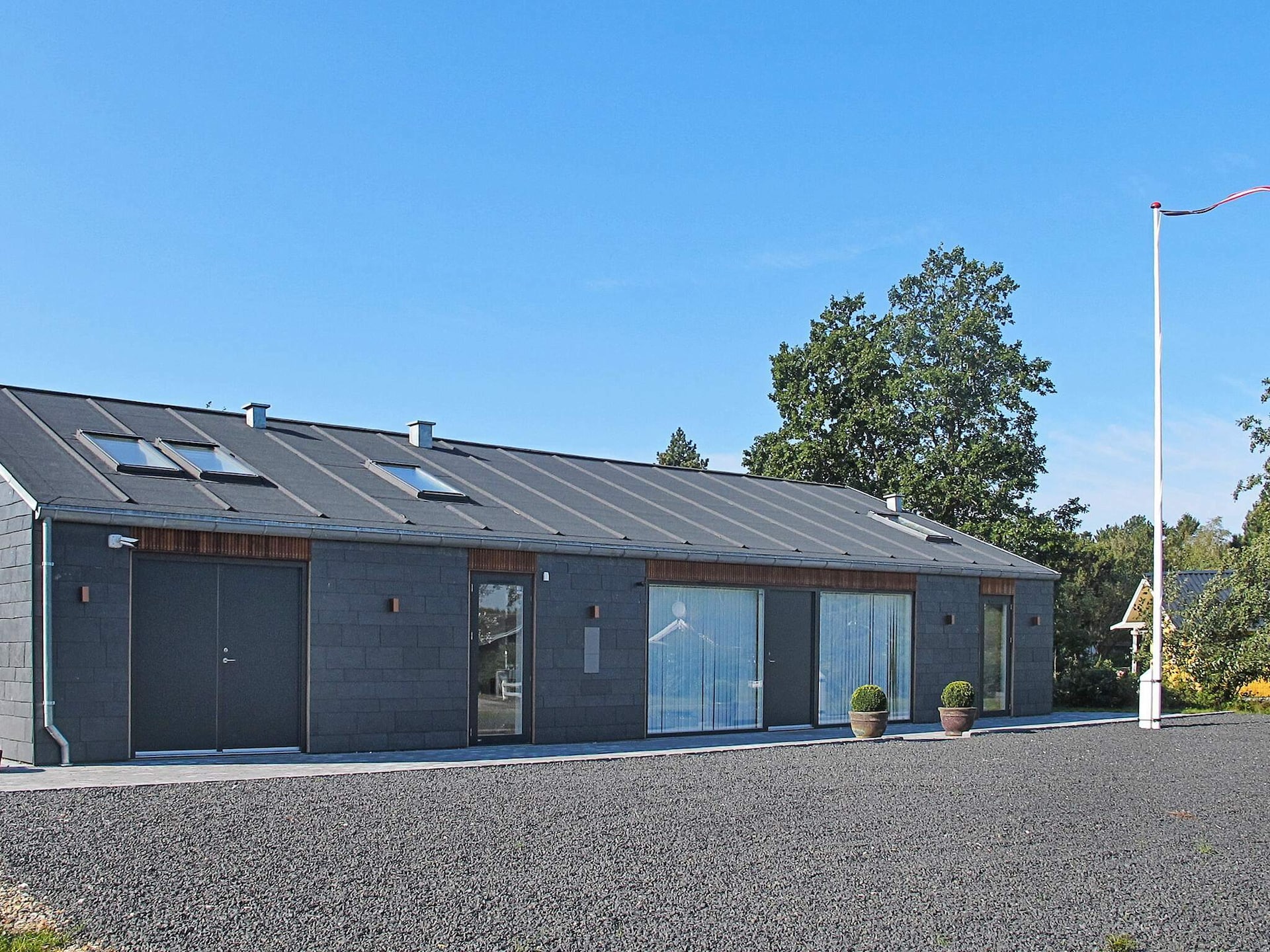Ruim vakantiehuis met whirlpool, sauna en activiteitenruimte op 280m van strand - foto 3