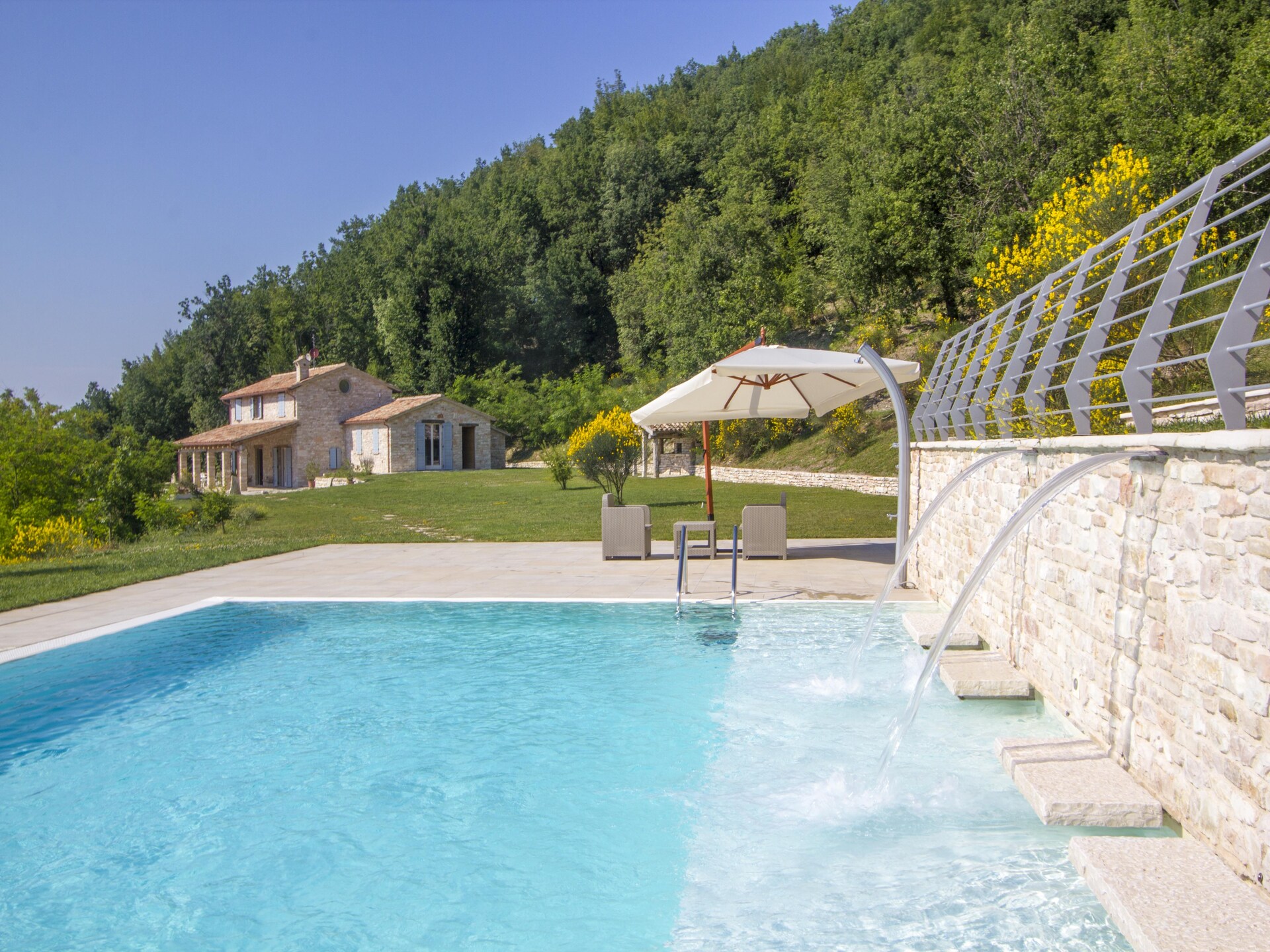 Ruime villa voor 10 personen met privézwembad in Acqualagna - foto 10