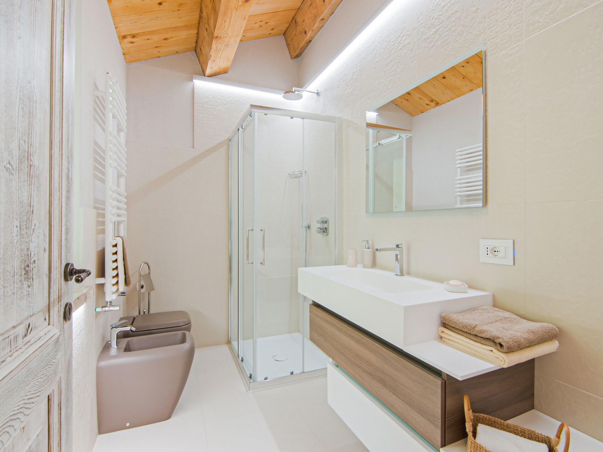 Ruime villa voor 10 personen met privézwembad in Acqualagna - foto 34