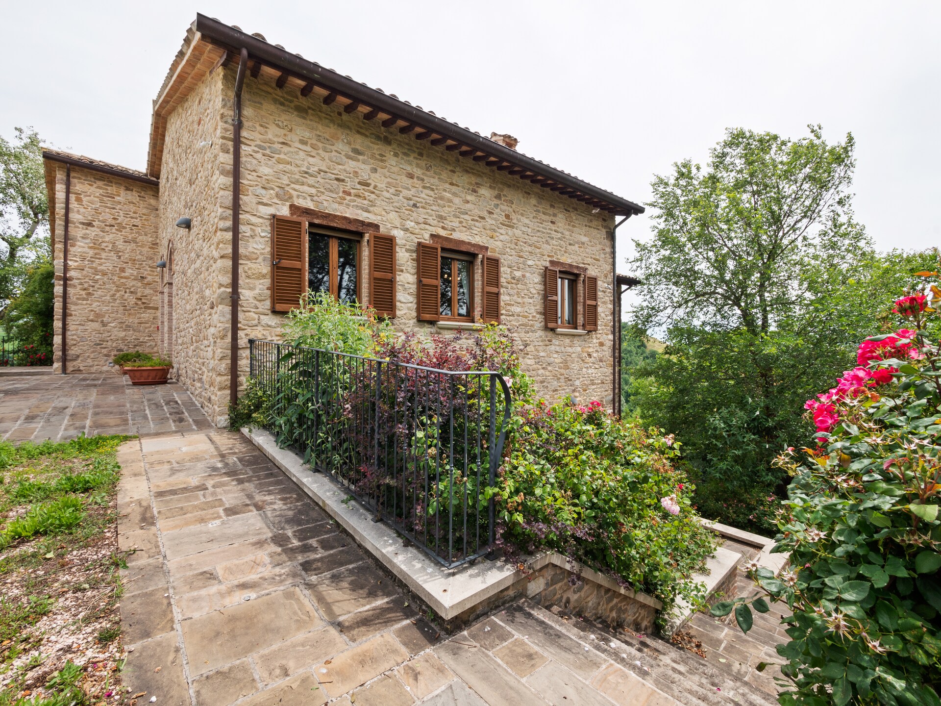 Villa Calfattore: Rustieke groepsaccommodatie met privézwembad in de bossen van Le Marche - foto 4