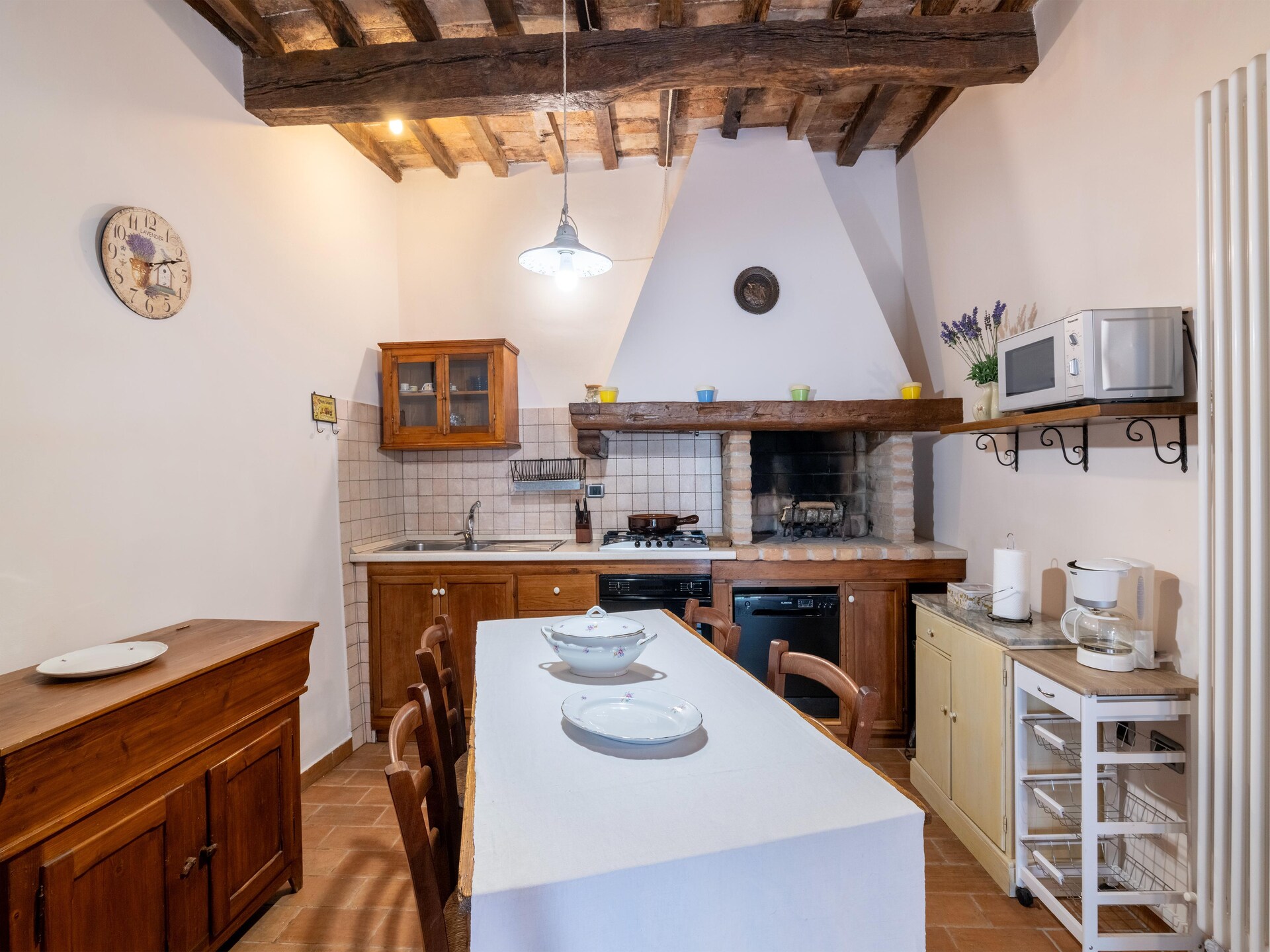 Ruim agriturismo in natuurreservaat Furlo met privézwembad, hottub en tuin - foto 3