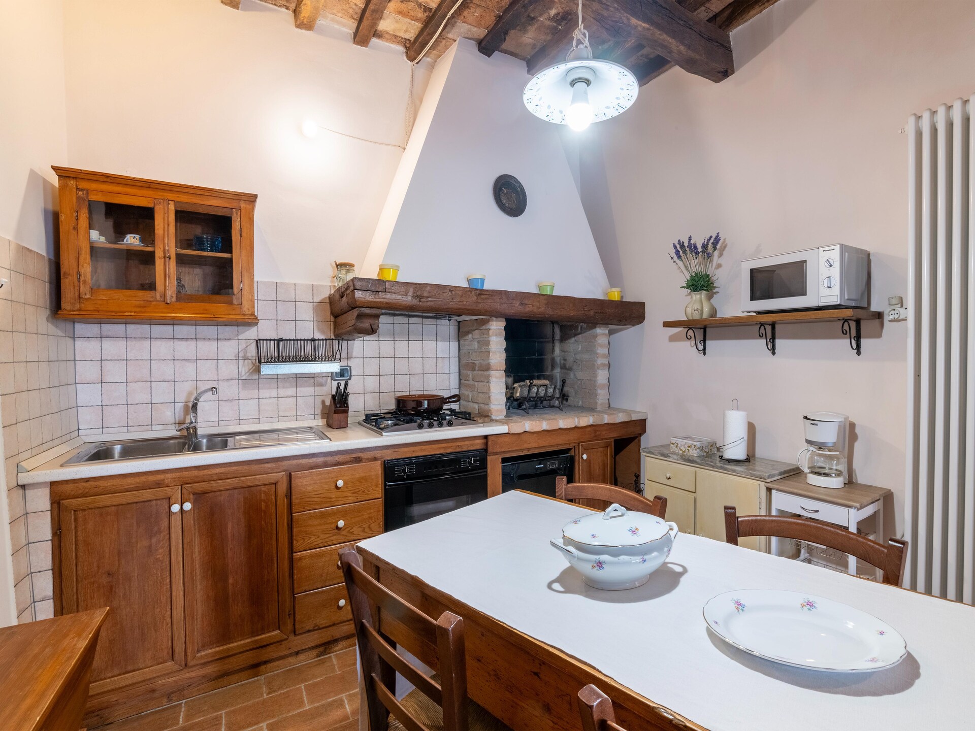 Ruim agriturismo in natuurreservaat Furlo met privézwembad, hottub en tuin - foto 7