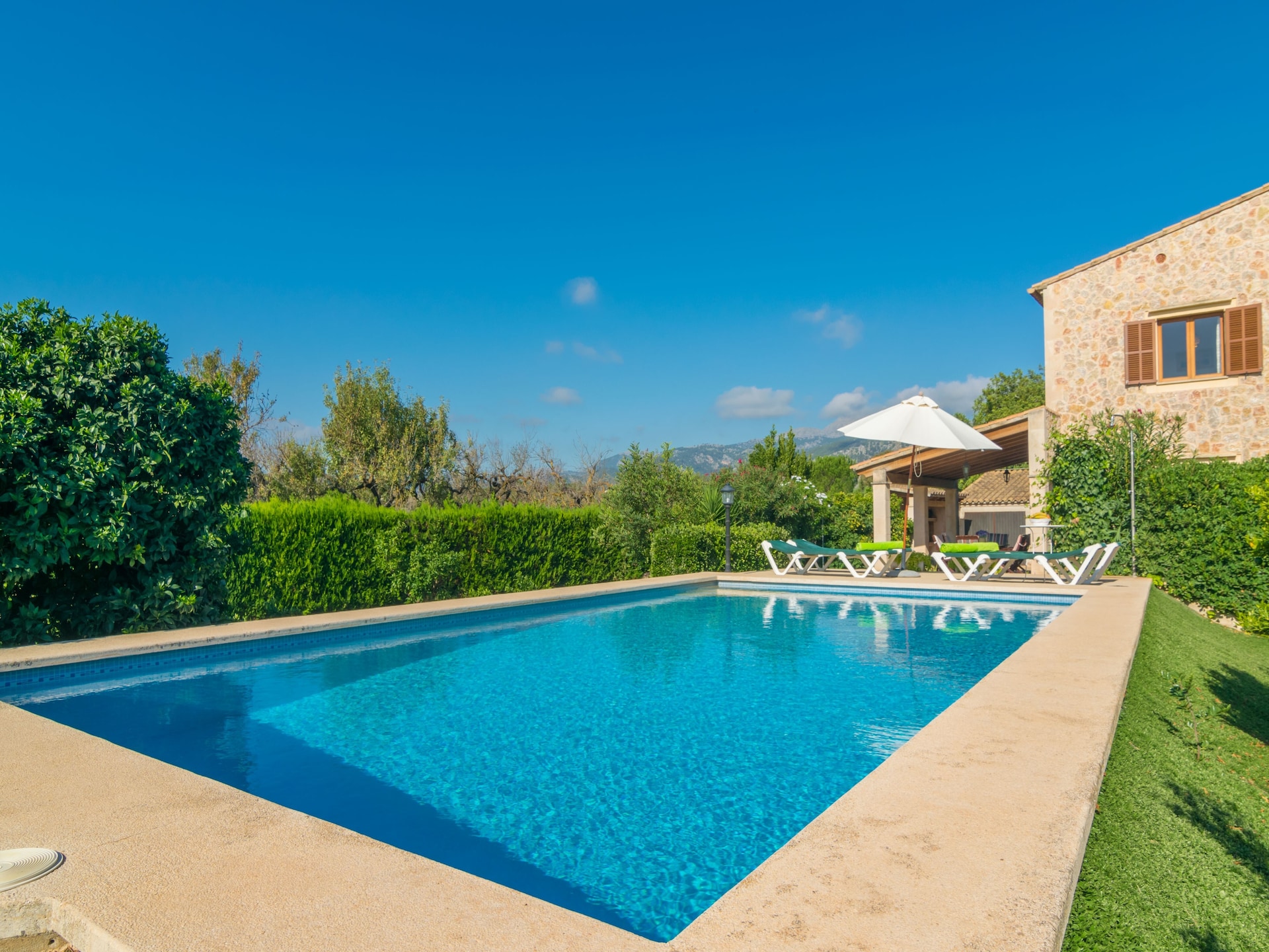 Vrijstaande villa met privézwembad aan golfbaan bij Campanet - foto 14