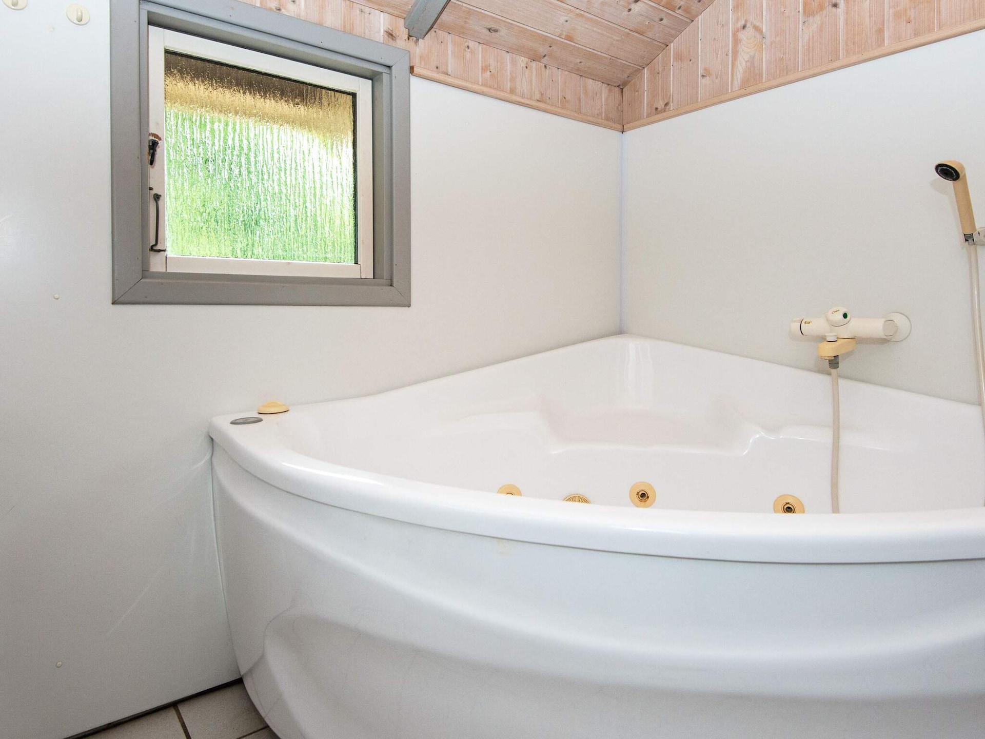 Vrijstaand vakantiehuis met sauna en whirlpool op 250 meter van de zee bij Mommark - foto 18