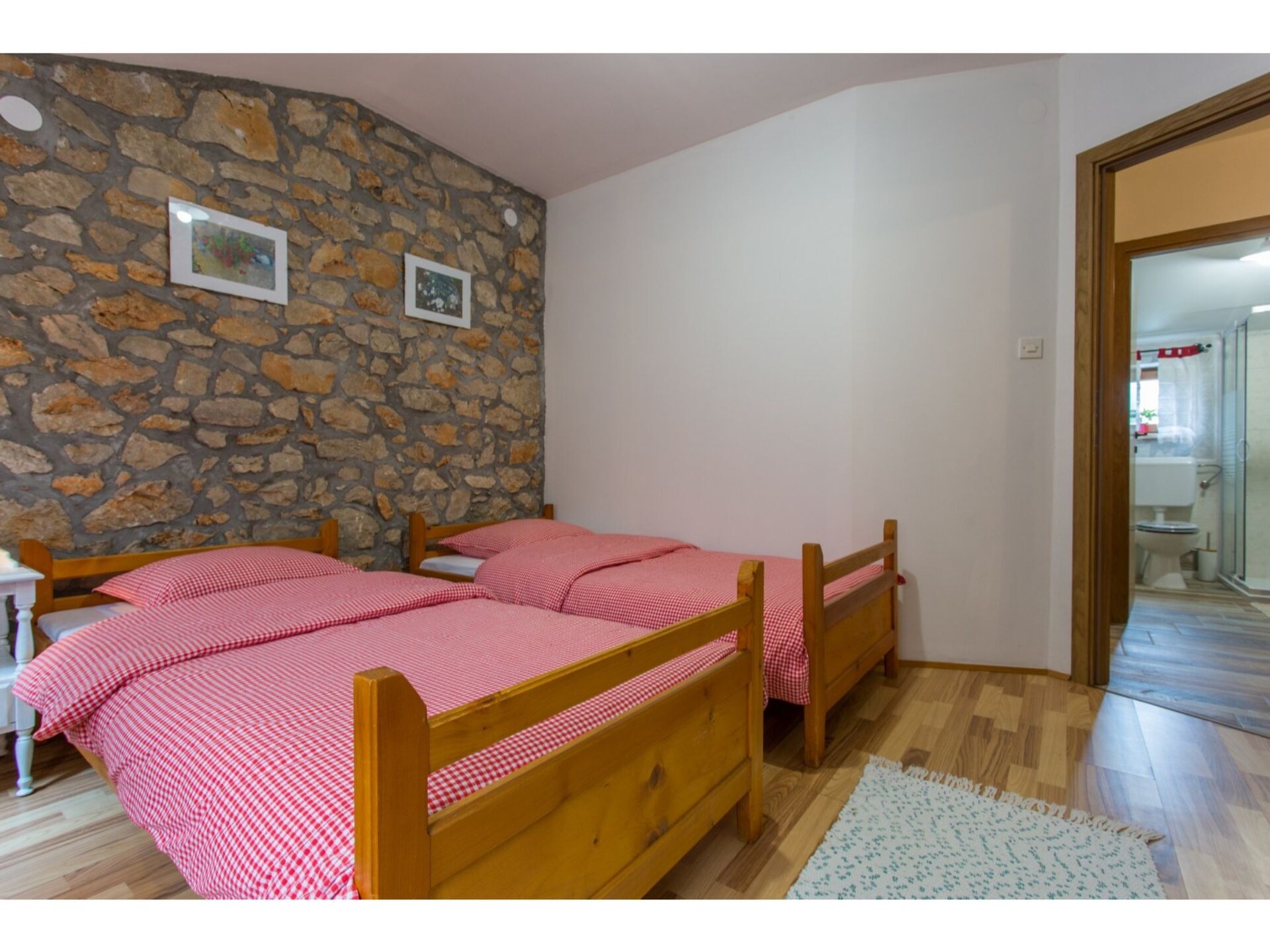 Vrijstaand vakantiehuis met grote tuin in Polje, 2,5 km van strand Šilo - foto 11