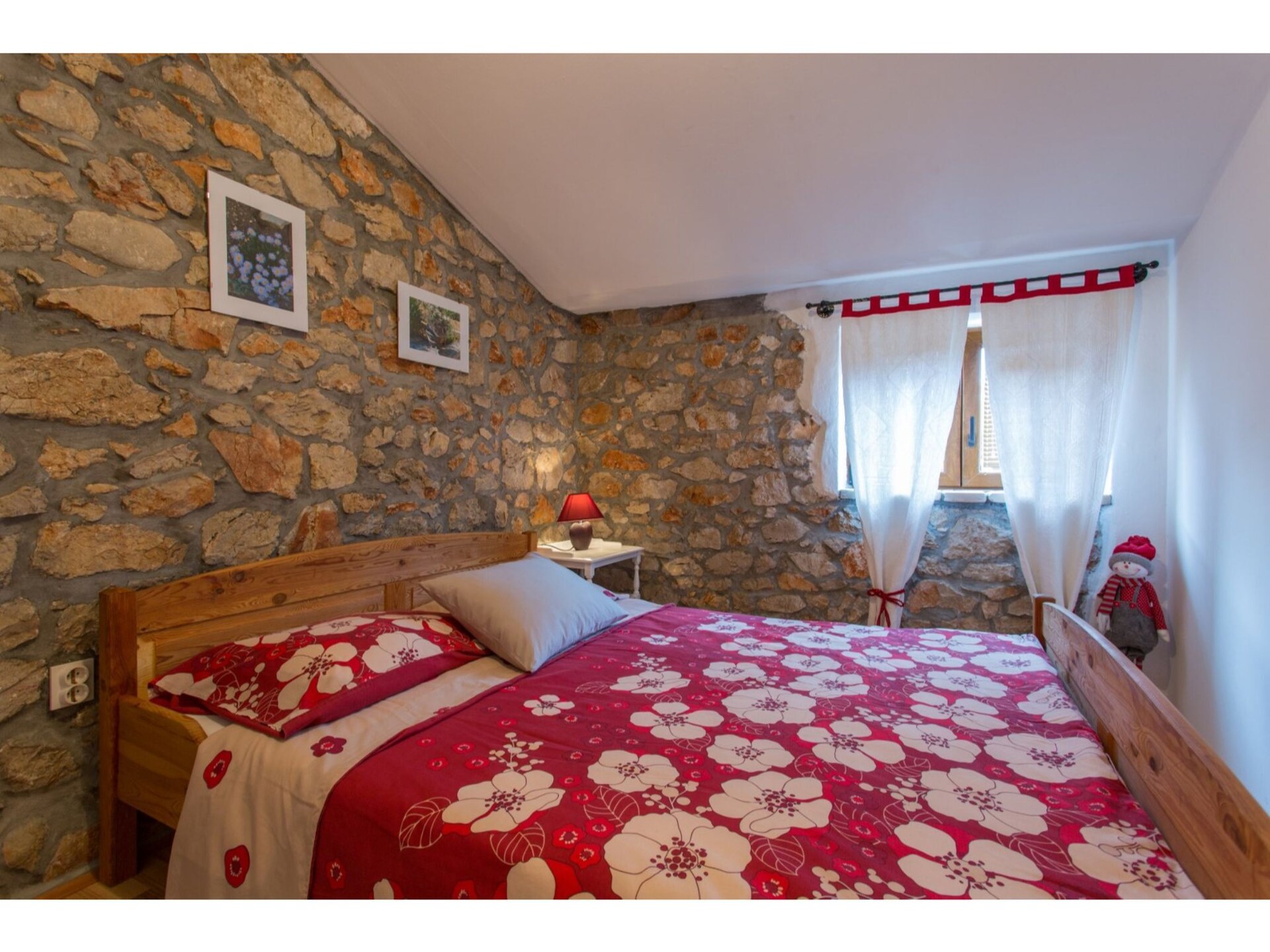 Vrijstaand vakantiehuis met grote tuin in Polje, 2,5 km van strand Šilo - foto 12