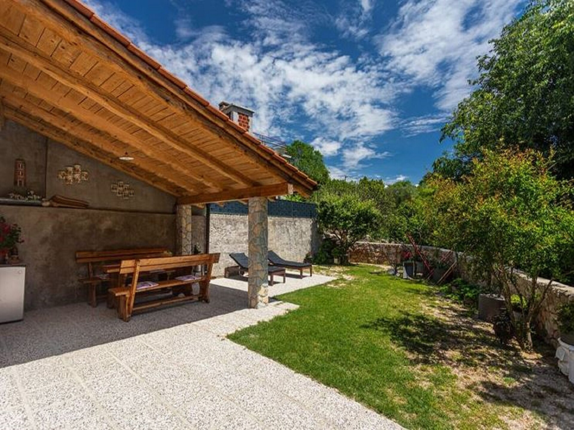 Vrijstaand vakantiehuis met grote tuin in Polje, 2,5 km van strand Šilo - foto 17