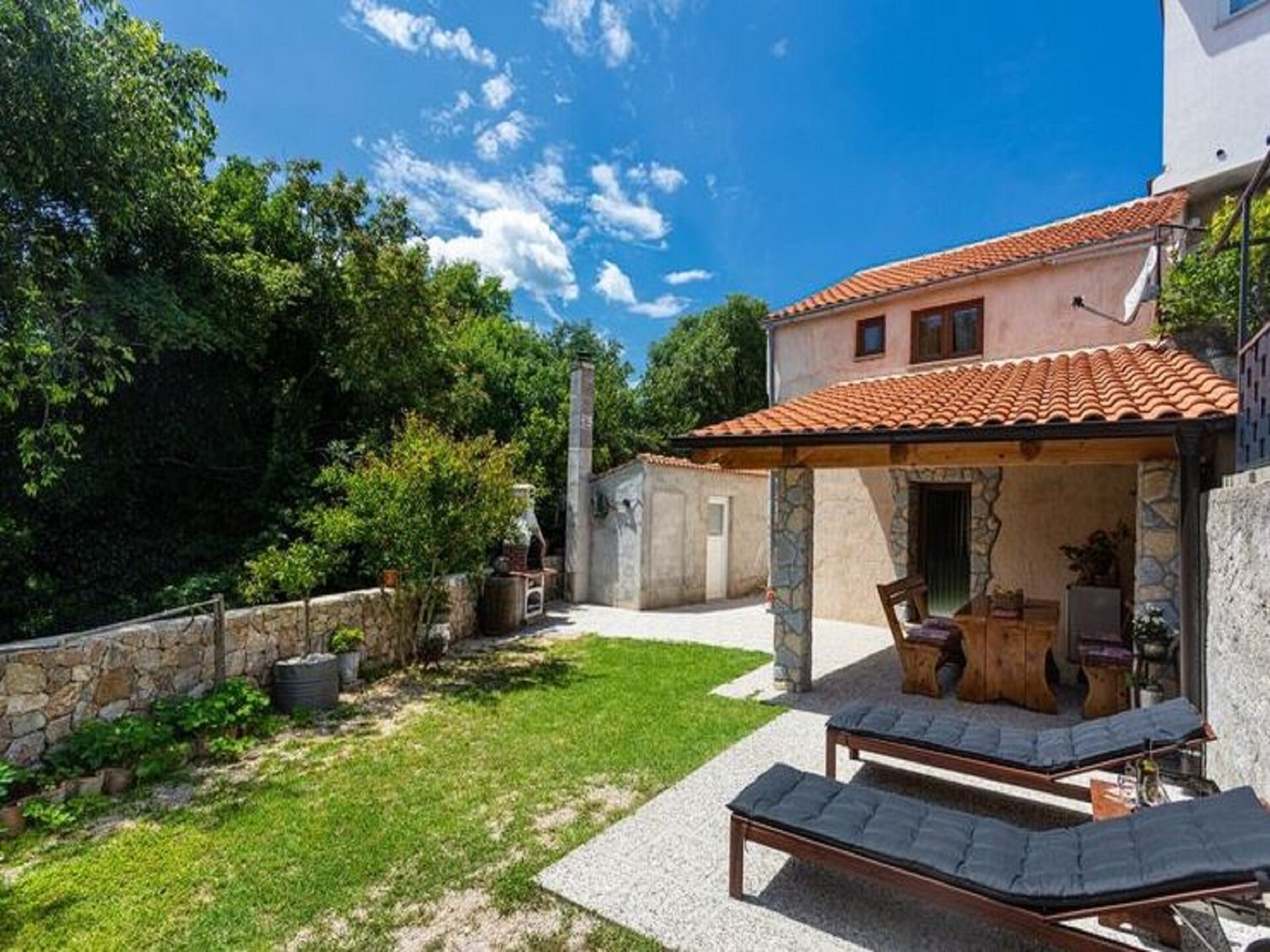 Vrijstaand vakantiehuis met grote tuin in Polje, 2,5 km van strand Šilo - foto 18