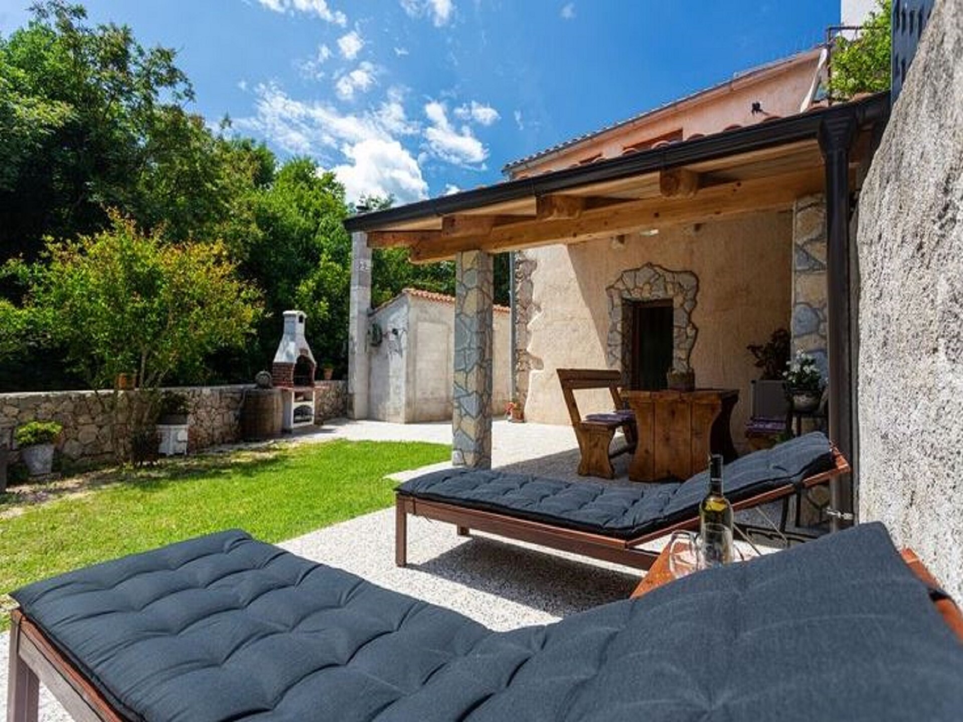 Vrijstaand vakantiehuis met grote tuin in Polje, 2,5 km van strand Šilo - foto 19