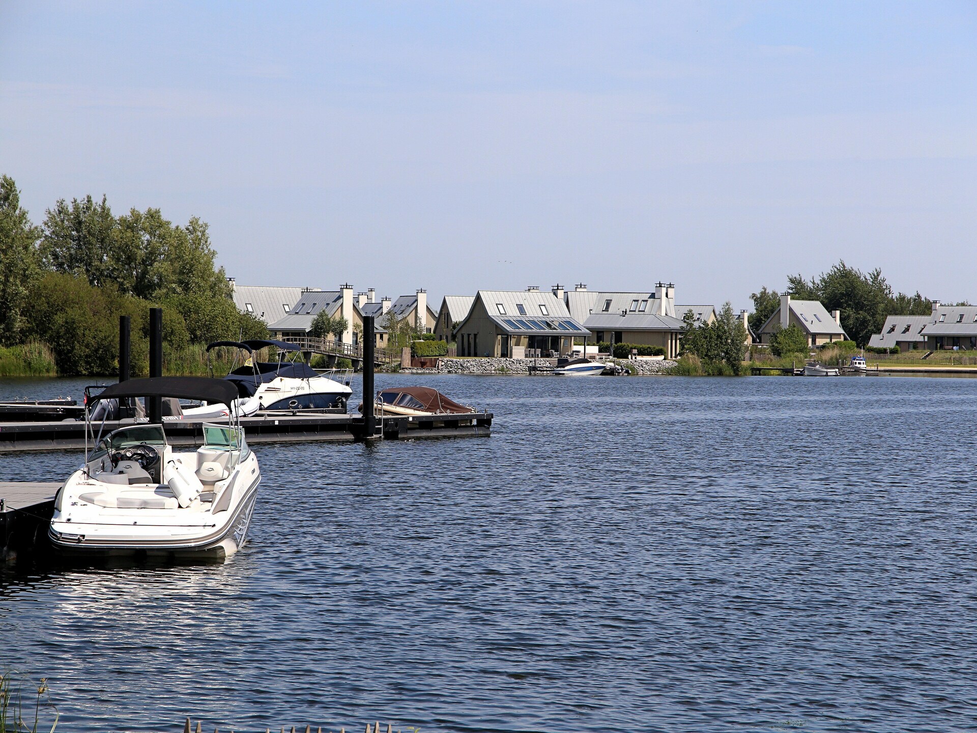 Luxe designvilla van Piet Boon aan het water in Tholen – 6 pers. - foto 18