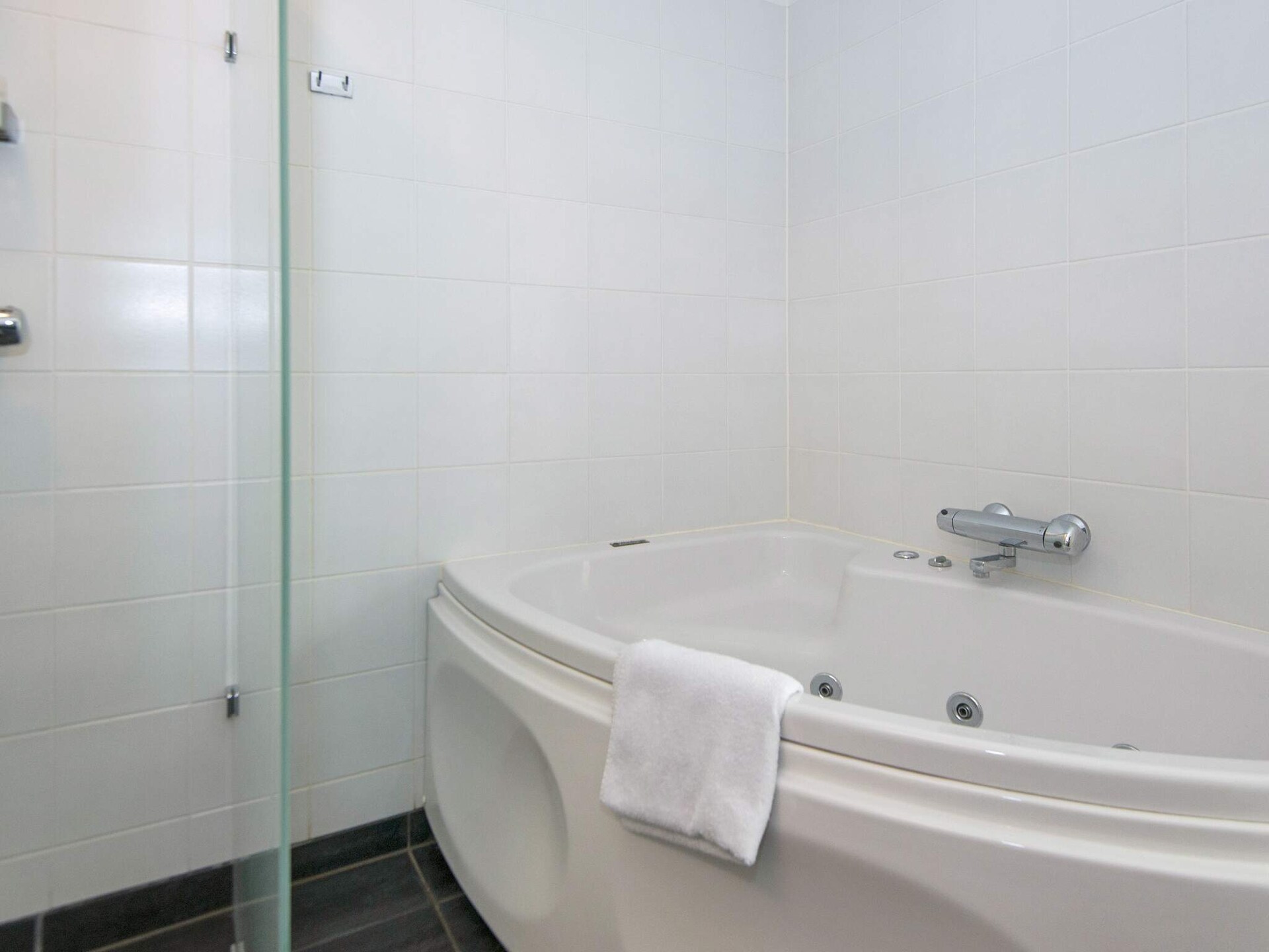 Exclusief vakantiehuis direct aan zee met panoramisch uitzicht over de baai van Ebeltoft - foto 18