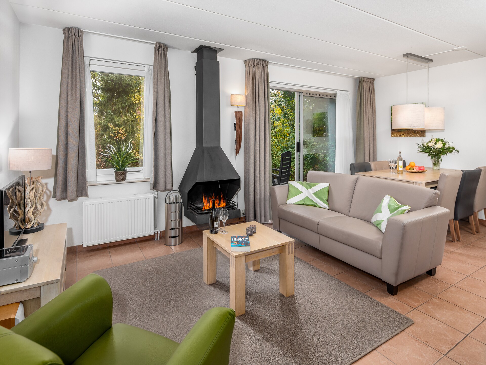 Gerestylde vakantiewoning met open haard op autovrij park in Drenthe - foto 3
