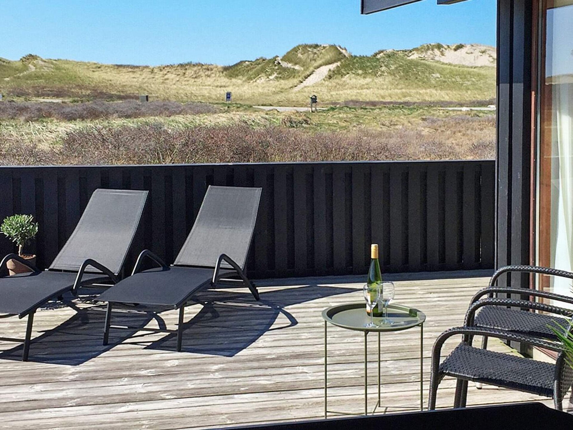 Ruim vakantiehuis met duinenzicht op 50m van Noordzeestrand in Nørlev - foto 7