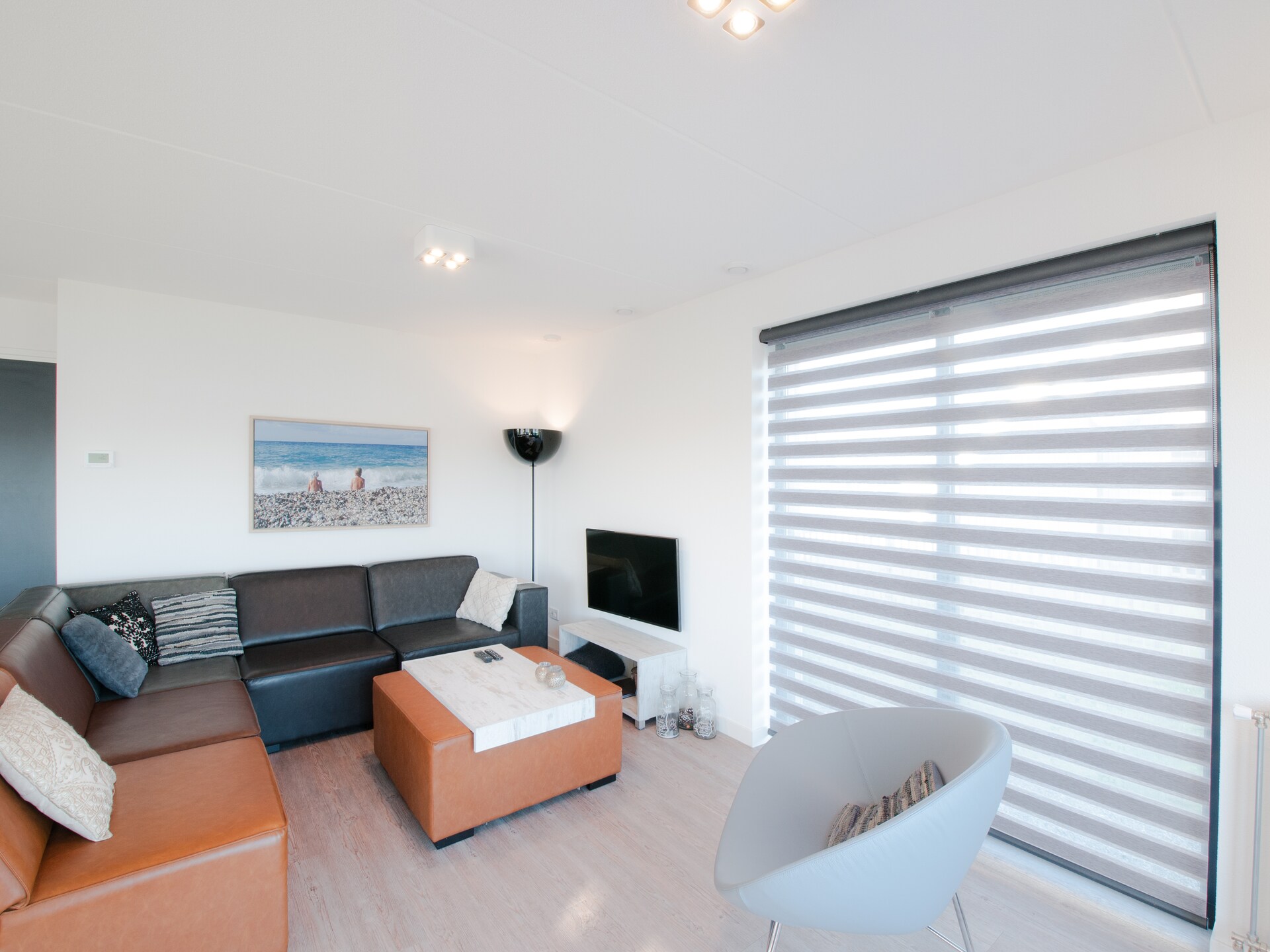 Luxe designvilla aan het water in Tholen met aanlegsteiger en buitenhaard - foto 2
