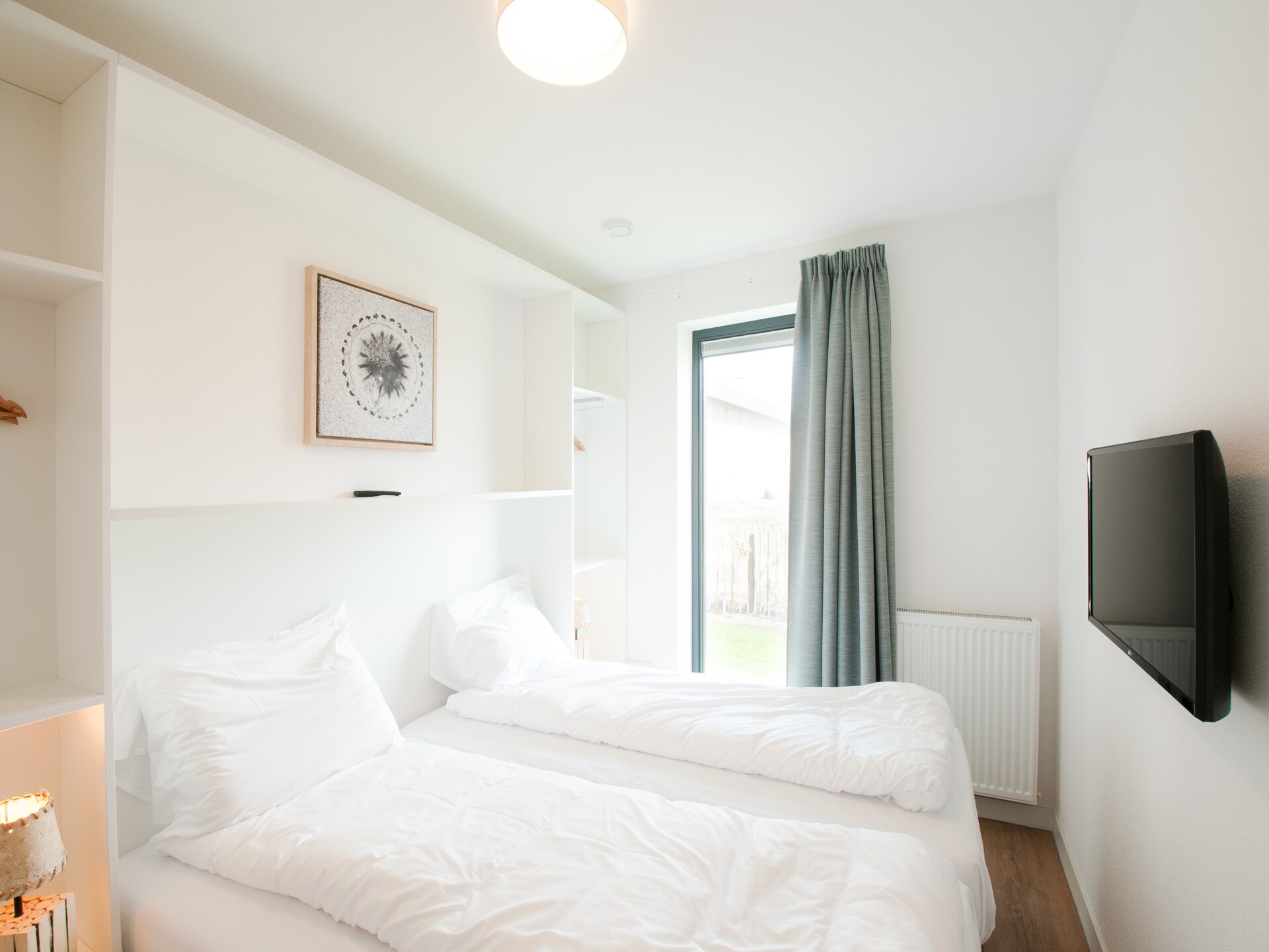 Luxe designvilla aan het water in Tholen met aanlegsteiger en buitenhaard - foto 9