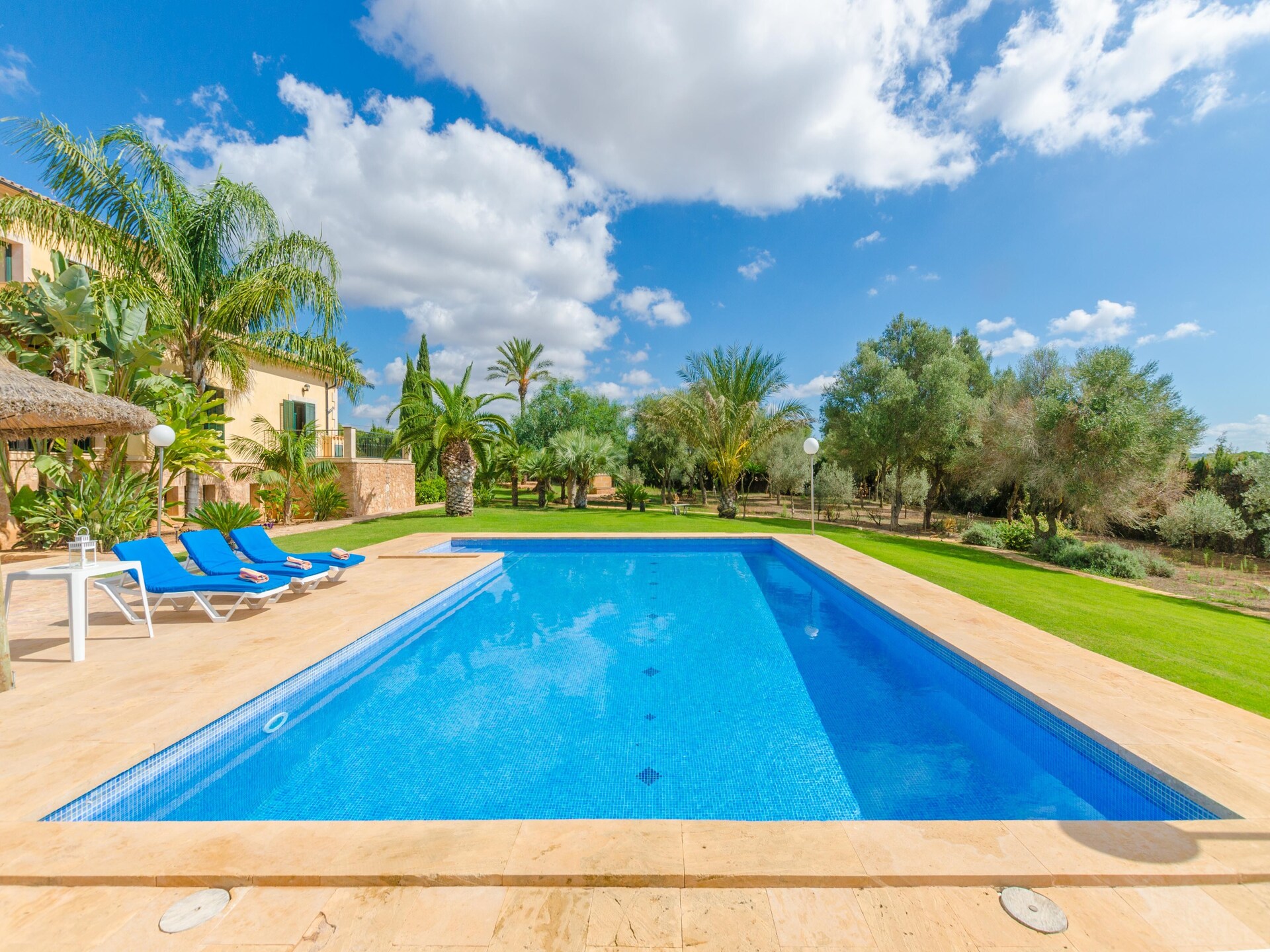 Vrijstaande villa met privézwembad en uitzicht op de golfbaan bij Ses Salines - foto 6