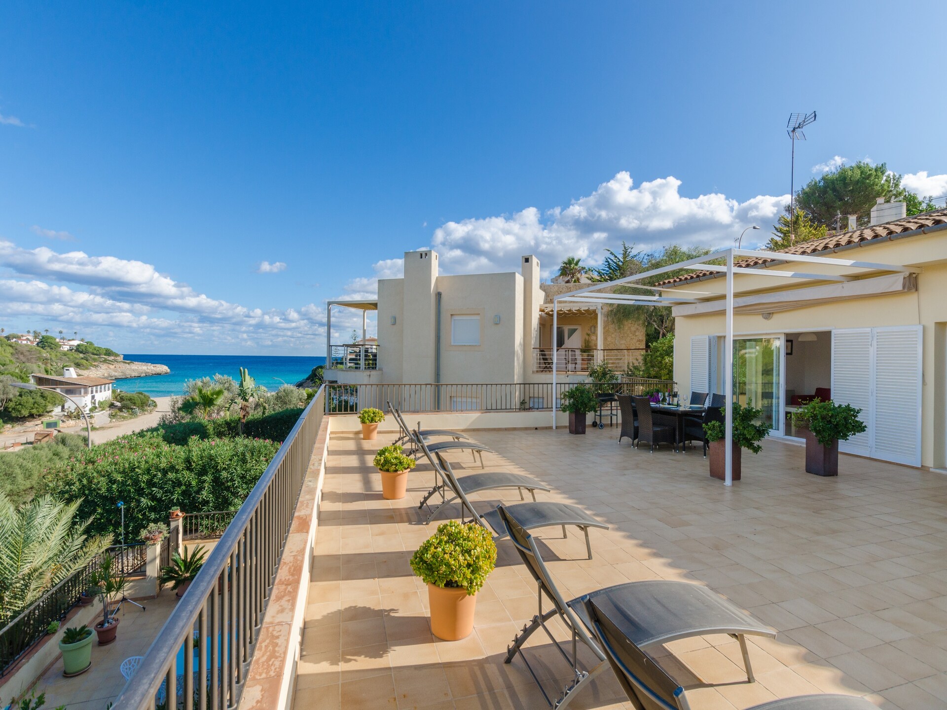 Appartement met directe toegang tot de idyllische baai van Cala Mandia - foto 2