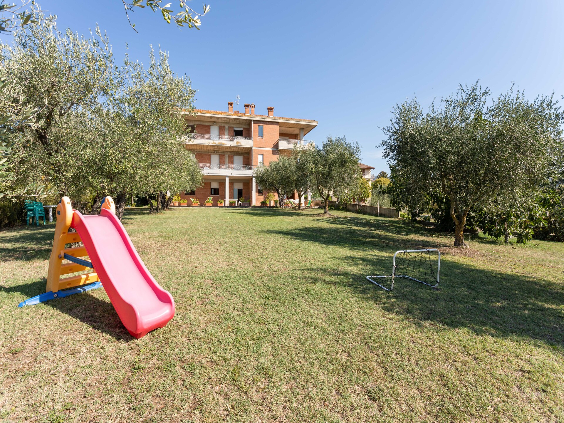 Ruim appartement in Tuoro sul Trasimeno nabij het meer - foto 24