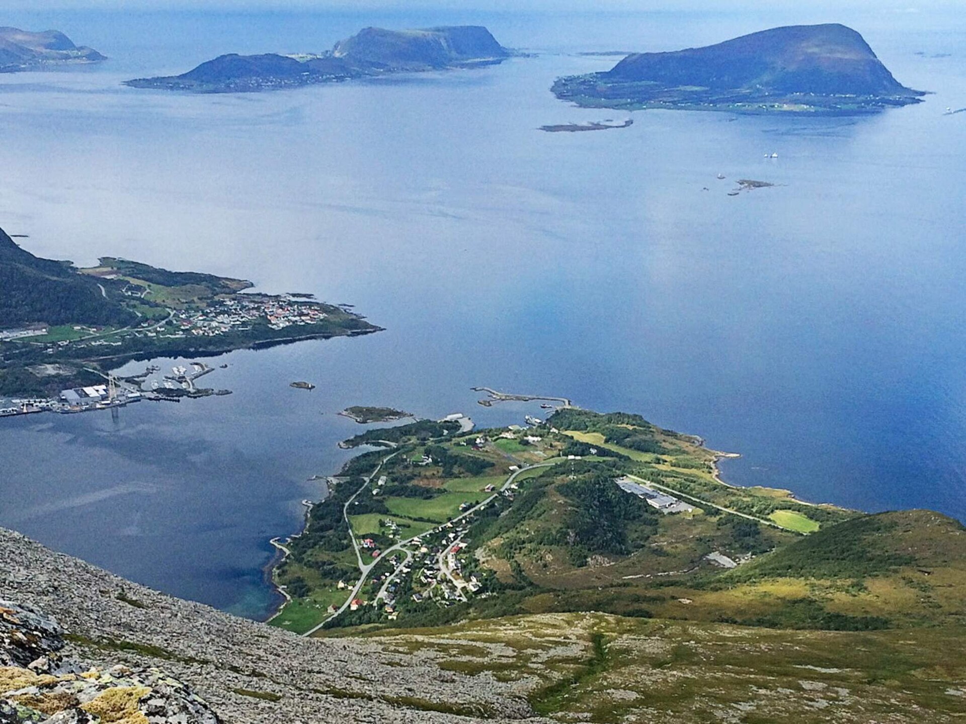 Authentieke rorbu aan de fjord met panoramisch uitzicht en visbootverhuur - foto 39