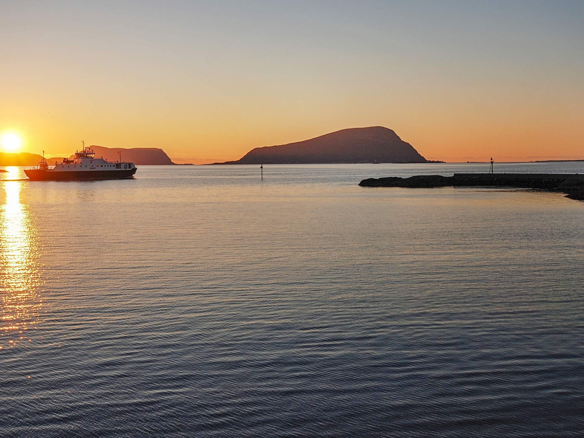 Authentieke rorbu aan de fjord met panoramisch uitzicht en visbootverhuur - foto 32