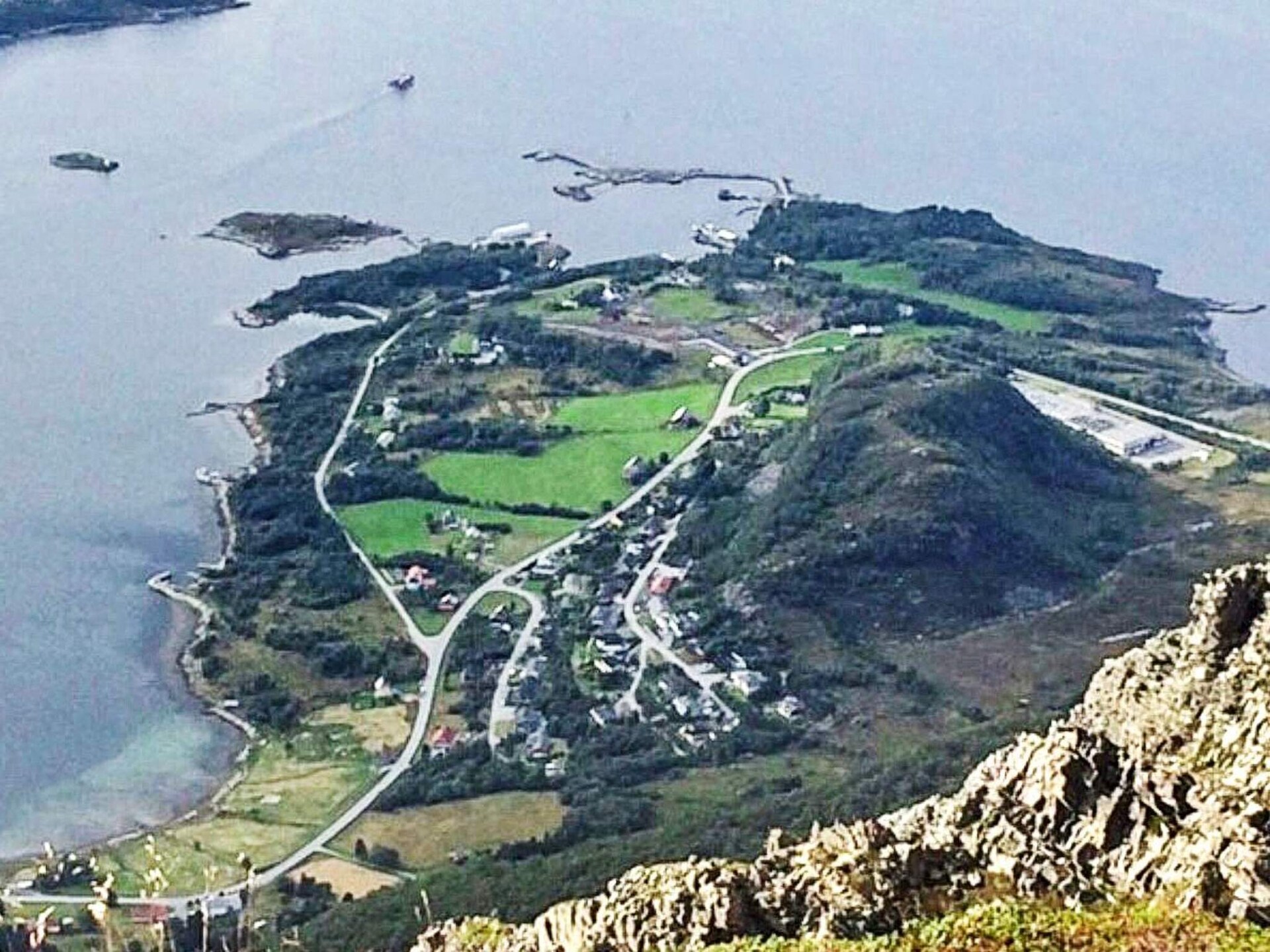 Authentieke rorbu aan de fjord met panoramisch uitzicht en visbootverhuur - foto 30