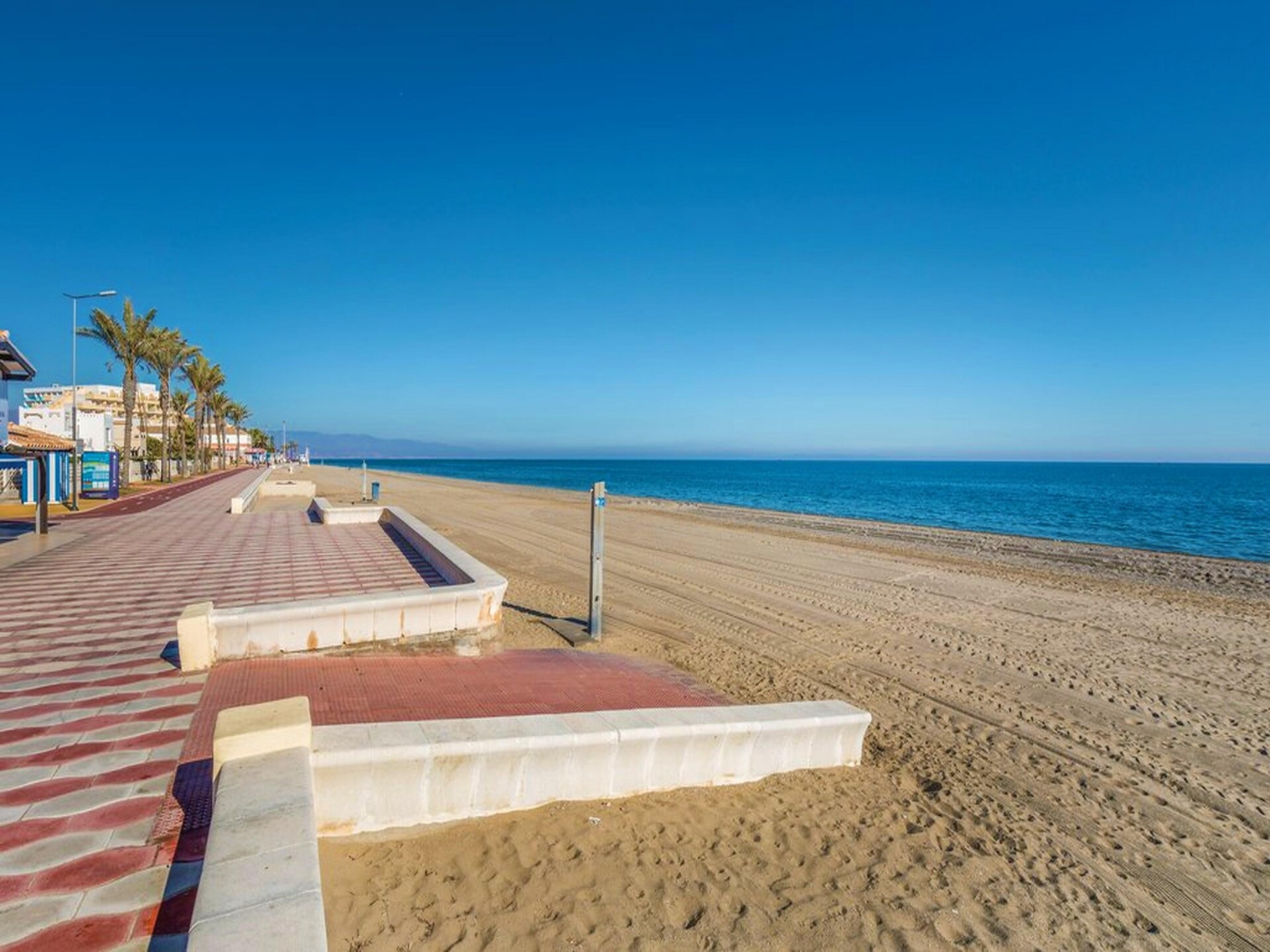 Zonnig appartement in Roquetas de Mar met zwembad, dichtbij strand en golfbaan - foto 30