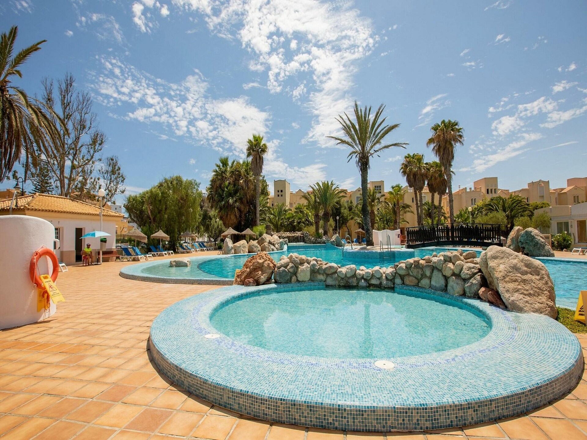 Zonnig appartement in Roquetas de Mar met zwembad, dichtbij strand en golfbaan - foto 1