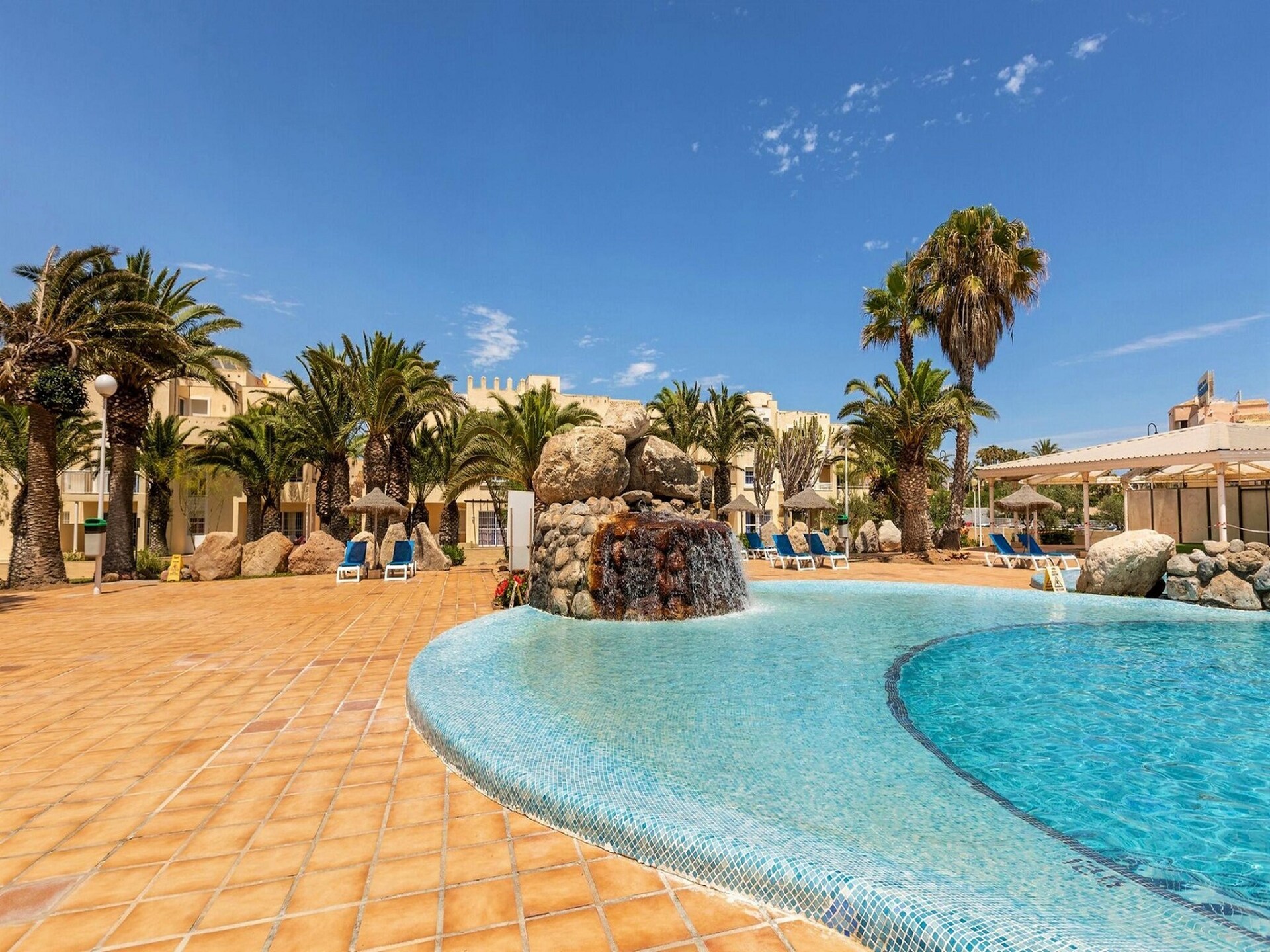 Zonnig appartement in Roquetas de Mar met zwembad, dichtbij strand en golfbaan - foto 22