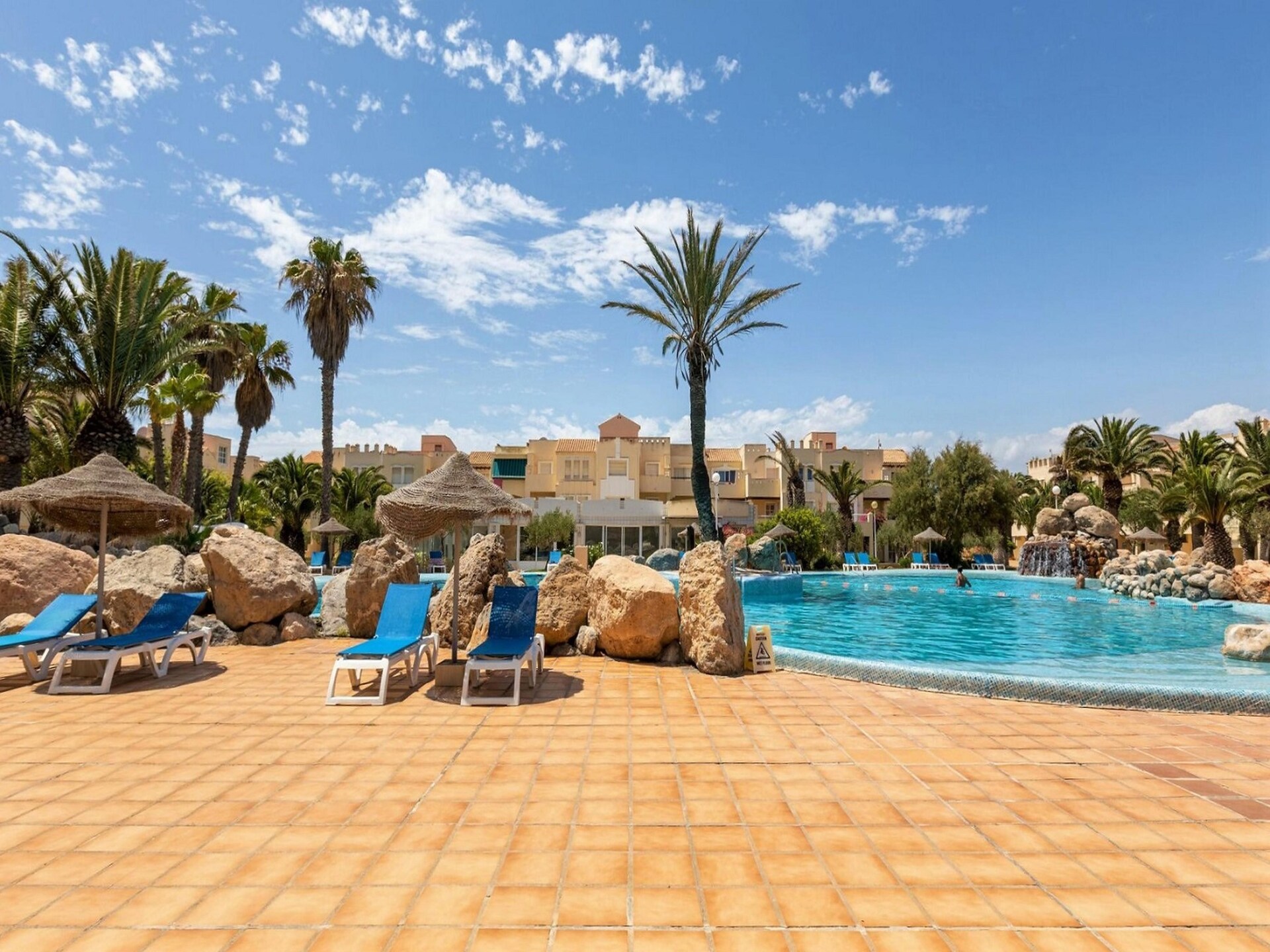 Zonnig appartement in Roquetas de Mar met zwembad, dichtbij strand en golfbaan - foto 10