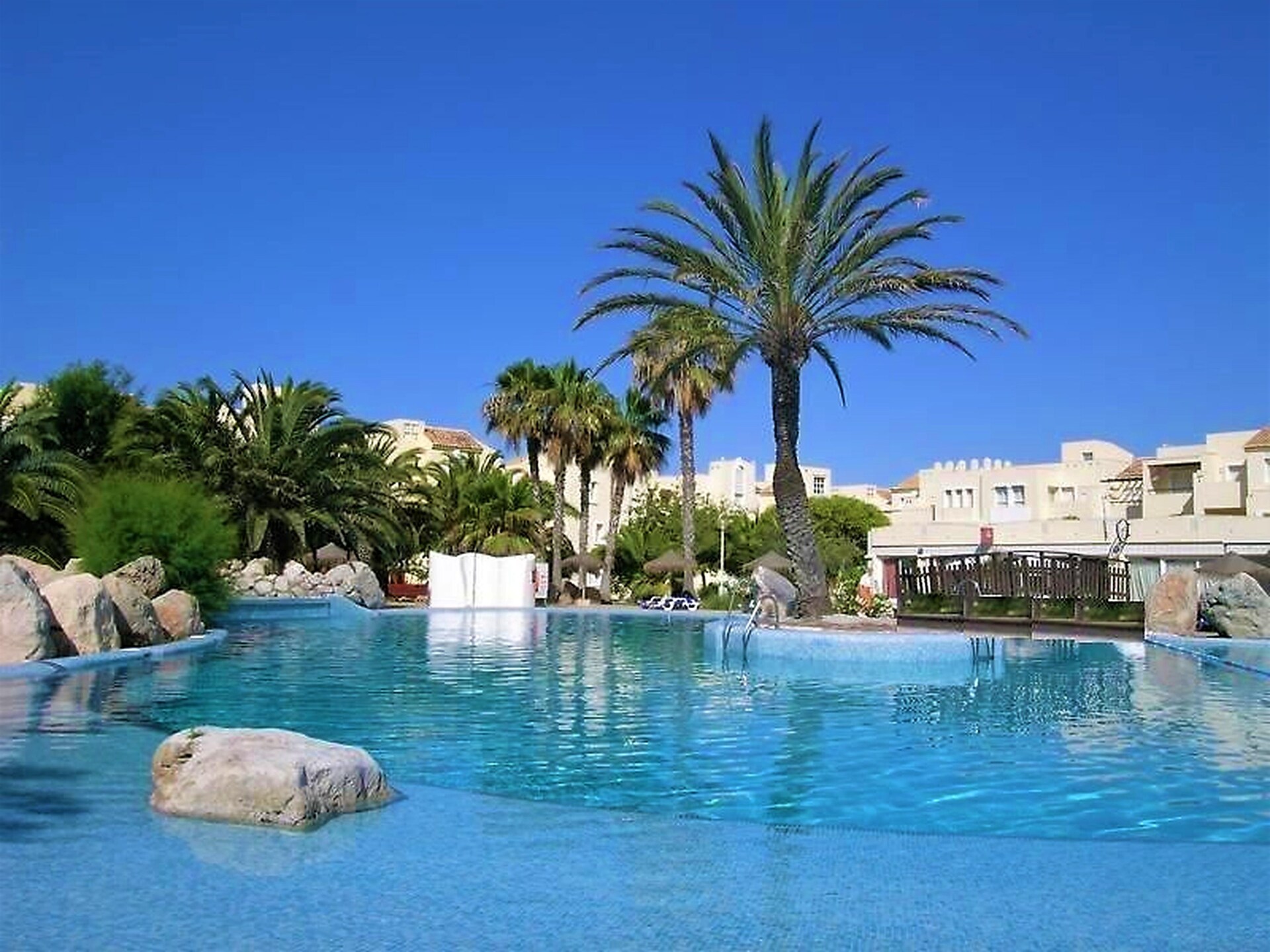 Zonnig appartement in Roquetas de Mar met zwembad, dichtbij strand en golfbaan - foto 27