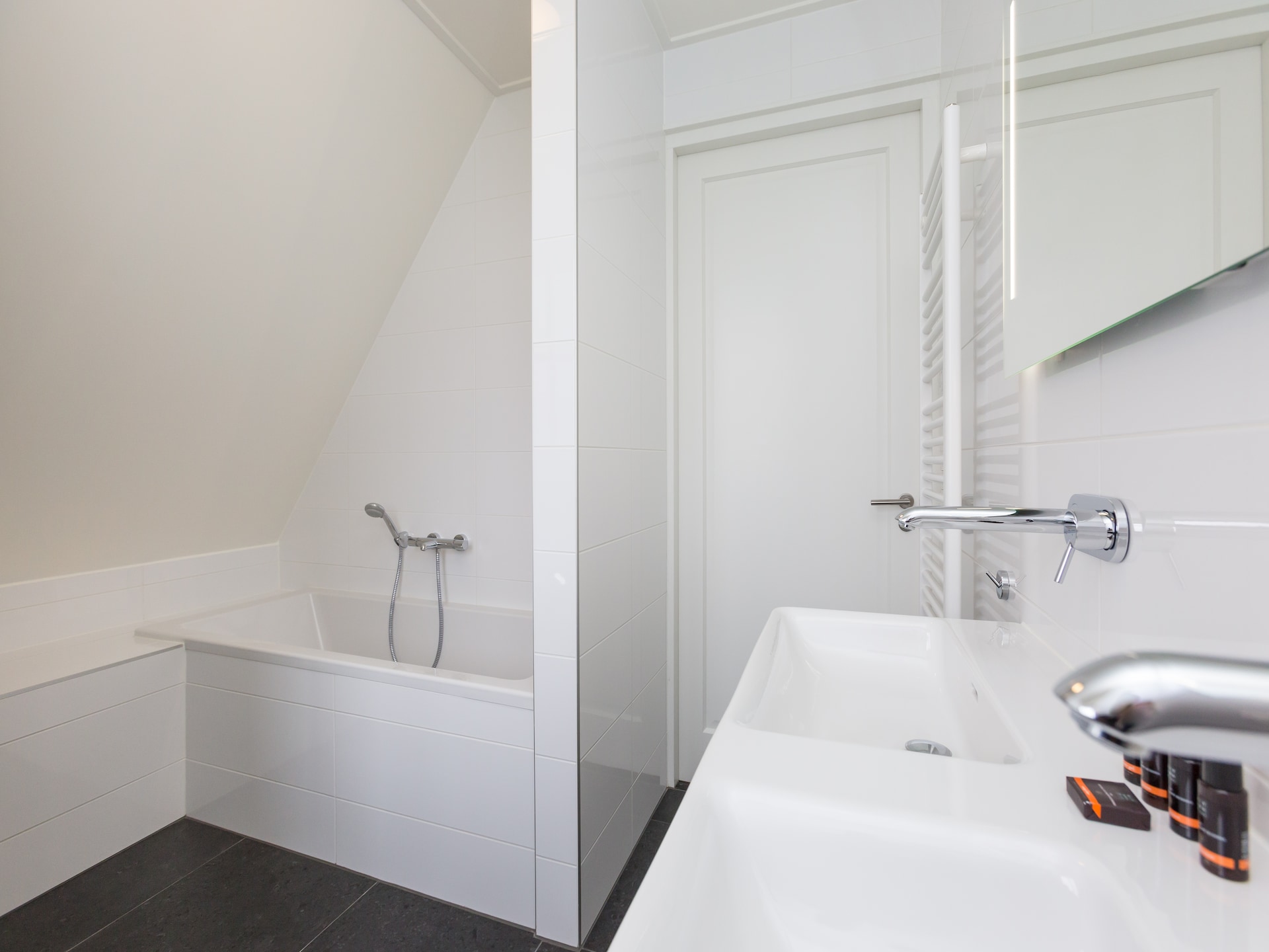 Luxe rietgedekte villa aan het Tjeukemeer voor 10 personen - foto 19