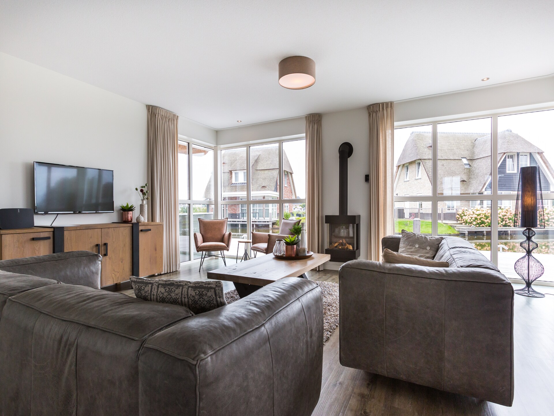 Luxe rietgedekte villa aan het Tjeukemeer voor 10 personen - foto 2