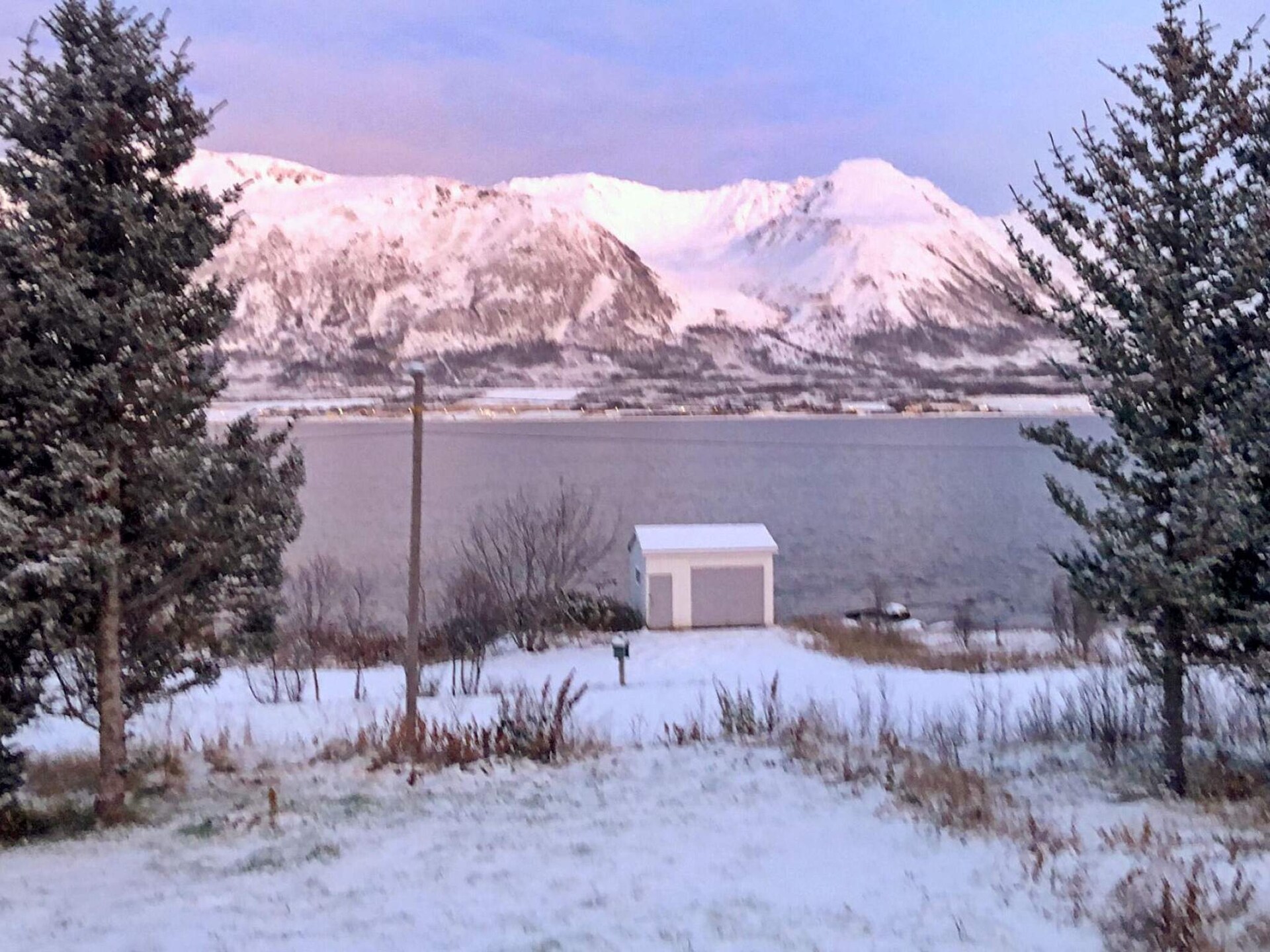 Sfeervol vakantiehuis aan zee met uitzicht op Lyngenfjord - foto 6
